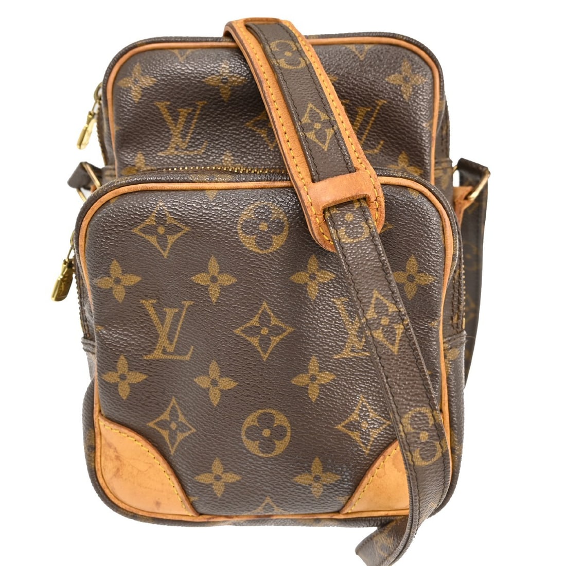 Louis Vuitton Amazone Monogram Canvas Leather Medium Crossbody Bag M45236: Louis Vuitton Amazone Monogram Canvas Leather Medium Crossbody Bag M45236 This Louis Vuitton Amazone crossbody bag features the iconic monogram canvas leather exterior with a medium-sized silhouette. 