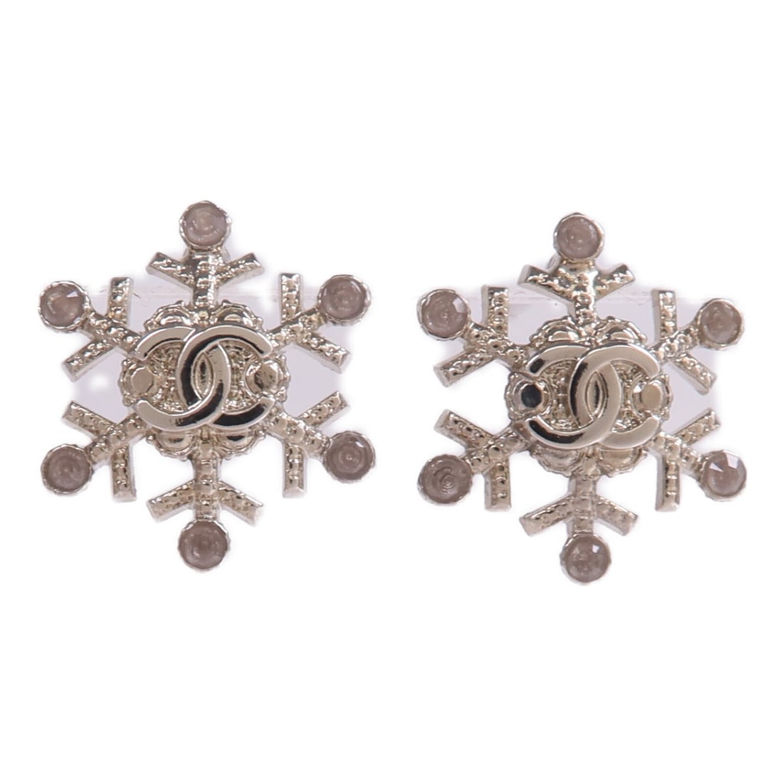 Chanel Silver Tone CC Logo Pierced Earrings for Women: Chanel Silver Tone CC Logo Pierced Earrings for Women These CHANEL CC earrings feature a classic pierced design in a silver-tone finish. Crafted for women, they do not include any stones and showcase 