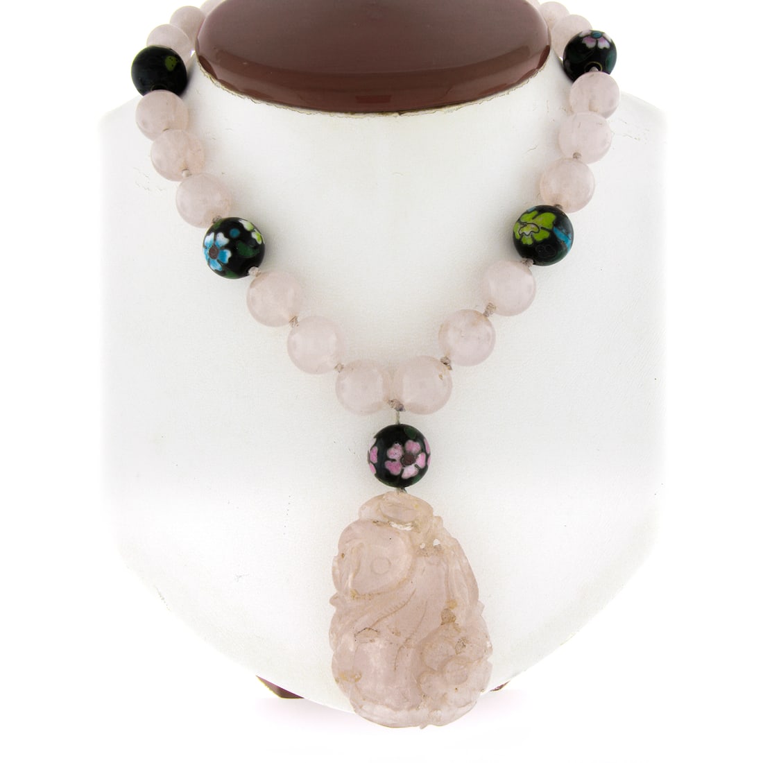 Vintage Carved Pink Quartz Pendant Beaded Necklace 24 Inch Floral Design: Vintage Carved Pink Quartz Pendant Beaded Necklace 24 Inch Floral Design This exquisite vintage necklace features a stunning carved pink quartz pendant elegantly suspended from a strand of round pink 