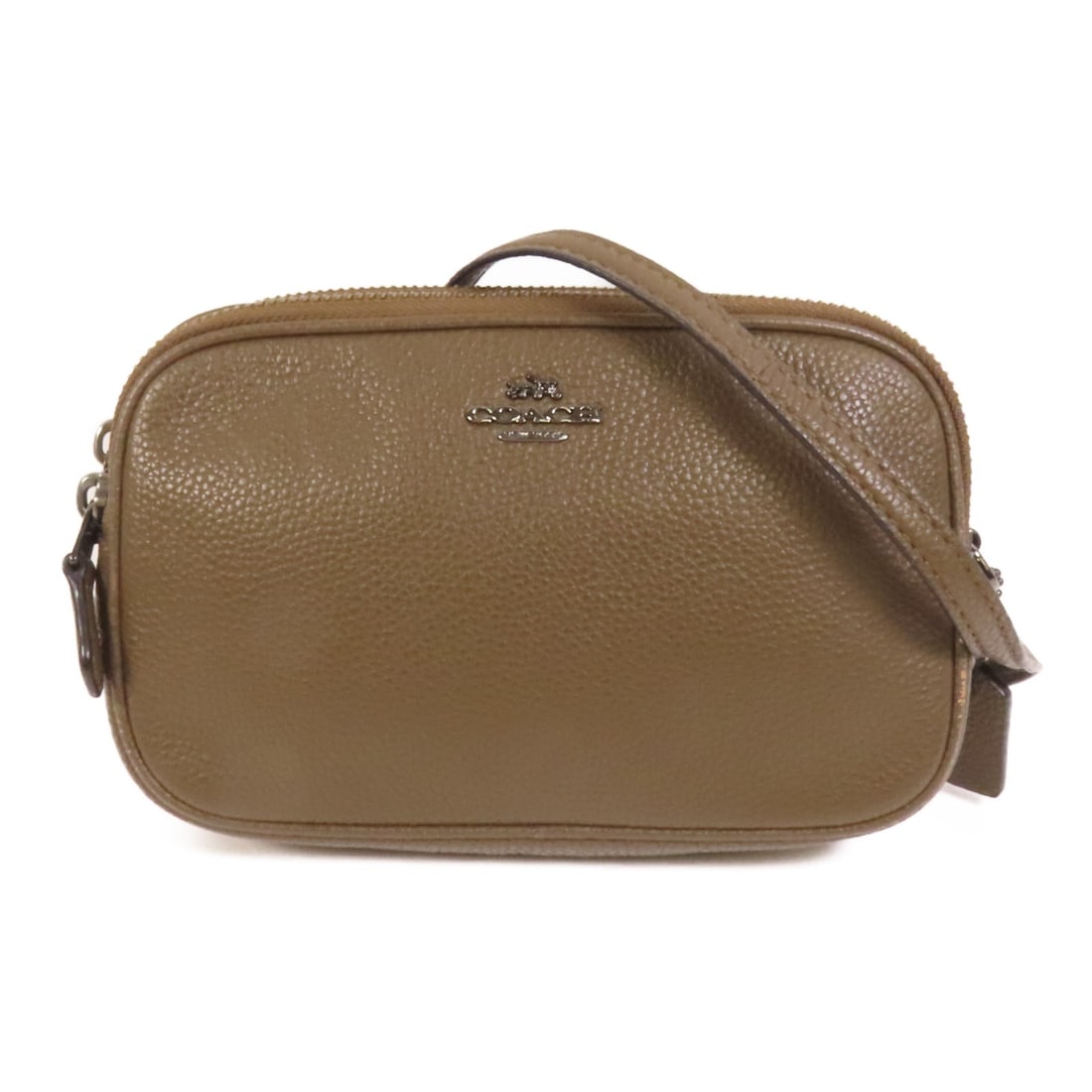 Brown Calfskin COACH 65547 Shoulder Bag United States: Brown Calfskin COACH 65547 Shoulder Bag United States This COACH shoulder bag is crafted from brown calfskin leather and features a classic design. Made in the United States, it offers a compact silho
