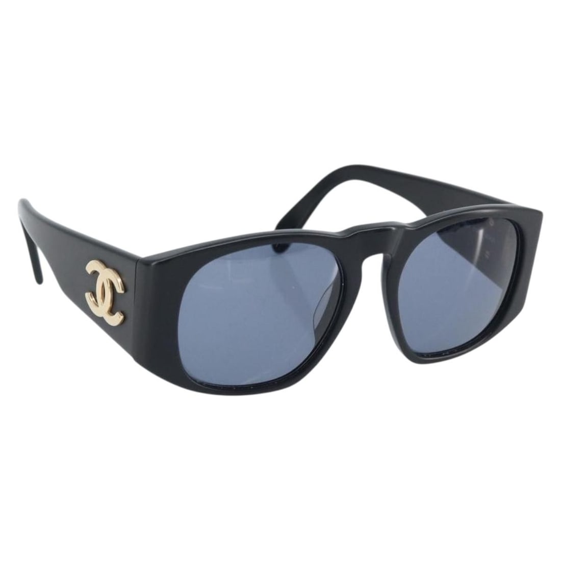 Chanel Black Plastic Women's Sunglasses with CC Logo and Accessories: Chanel Black Plastic Women's Sunglasses with CC Logo and Accessories These CHANEL sunglasses feature a stylish black plastic frame with the iconic CC logo. Designed for women, they offer a classic loo