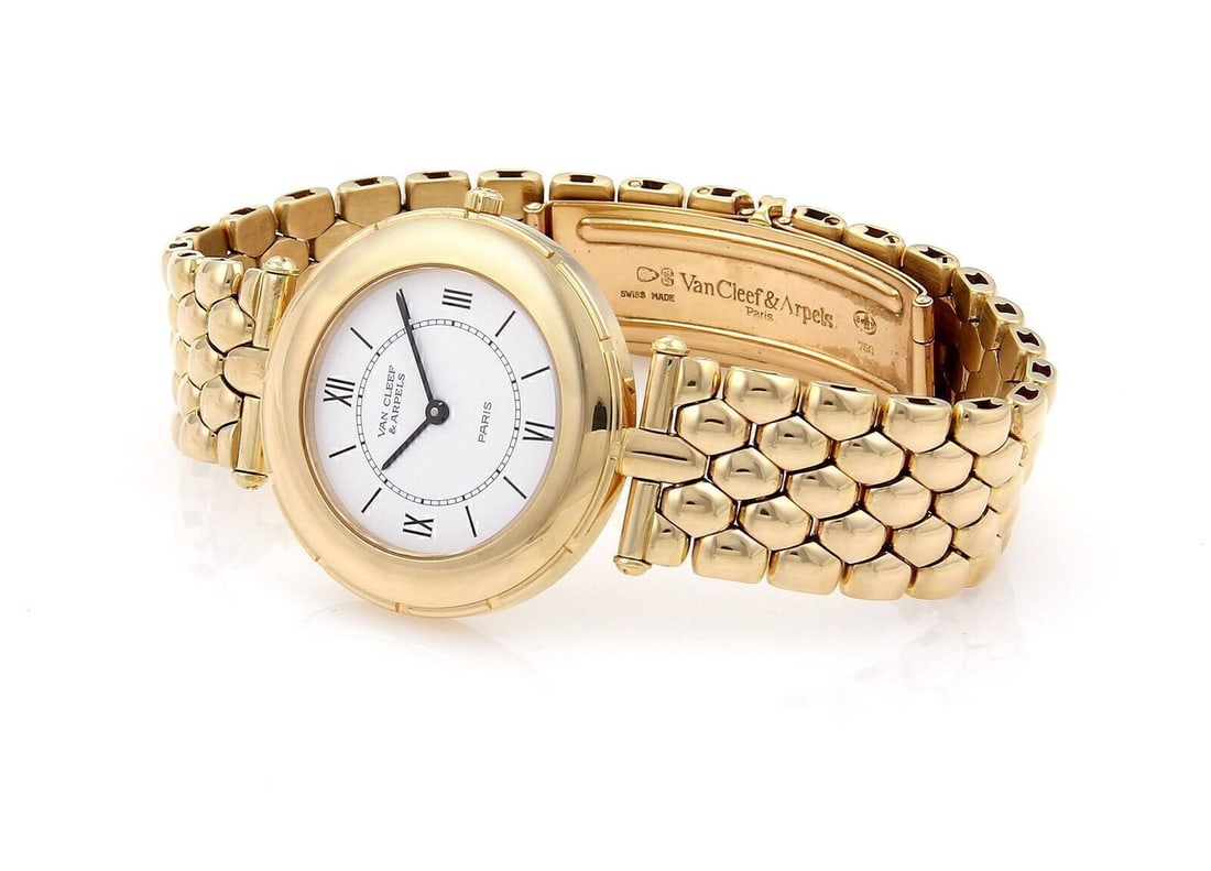 Van Cleef Arpels 18k Yellow Gold Quartz Ladies Watch 31mm Model 13107: Van Cleef Arpels 18k Yellow Gold Quartz Ladies Watch 31mm Model 13107 This vintage Van Cleef & Arpels ladies wristwatch features a 31mm polished solid 18k yellow gold case and a matching 18k yellow go