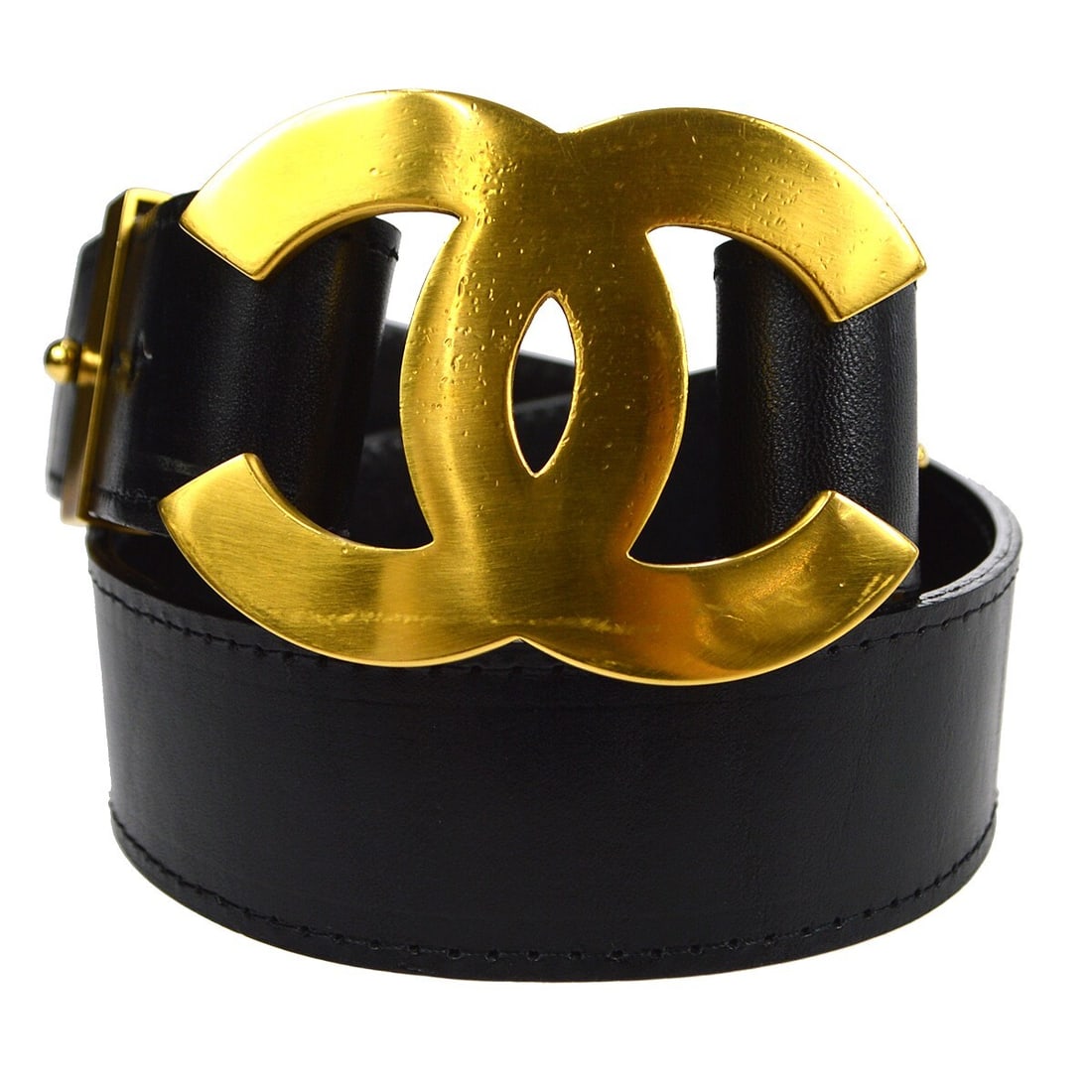 Black Leather Adjustable Waist Belt by Chanel Size 75/30: Black Leather Adjustable Waist Belt by Chanel Size 75/30 This Chanel women's waist belt features black leather and gold-tone accents. It is an adjustable belt with a size of 75/30, reflecting reasonab