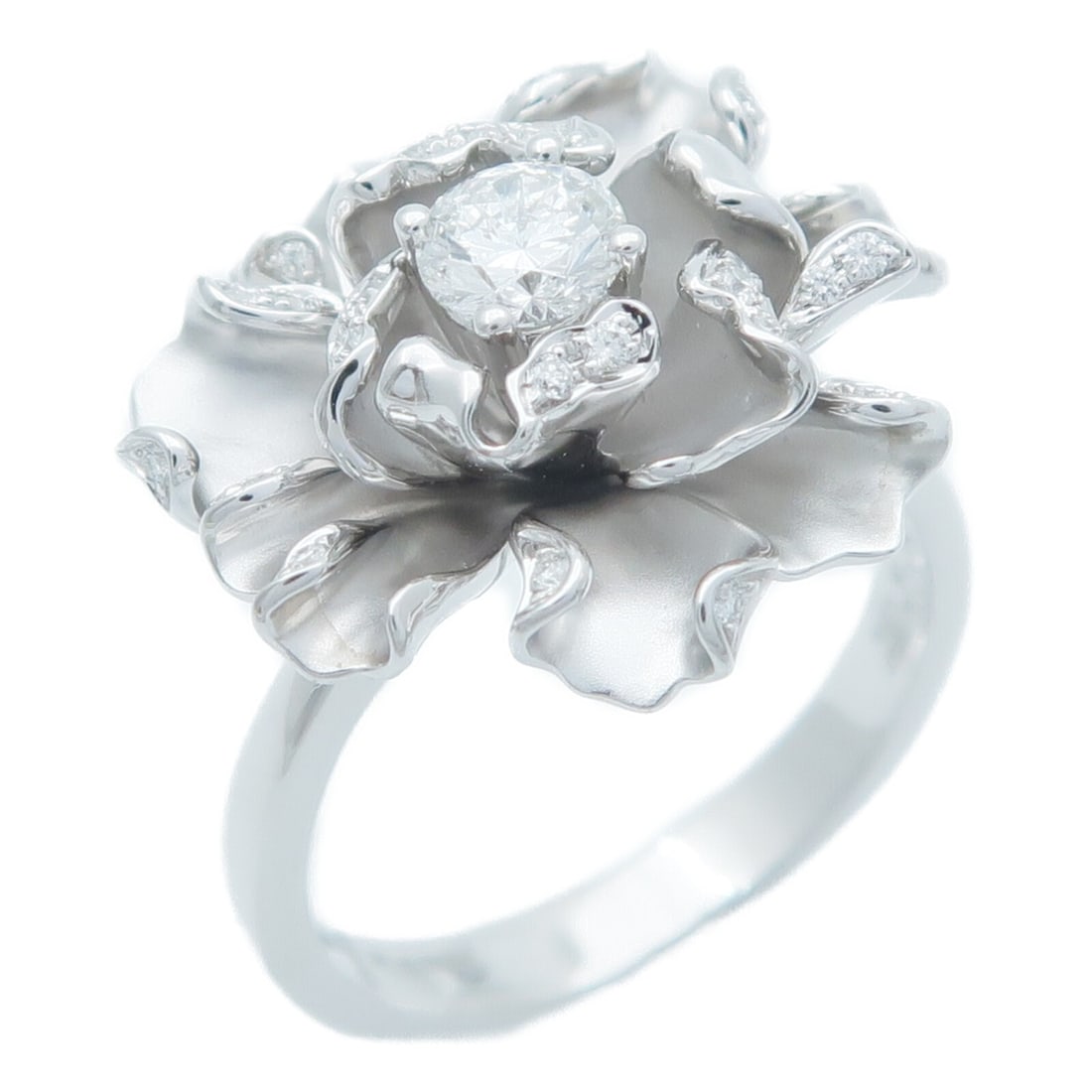 JEWELRY 18K White Gold Diamond Ring Size 7.75: JEWELRY 18K White Gold Diamond Ring Size 7.75 This elegant ring features sparkling diamonds set in 18K white gold, designed for women. The ring is a US size 7.75 and is in very good condition, making 