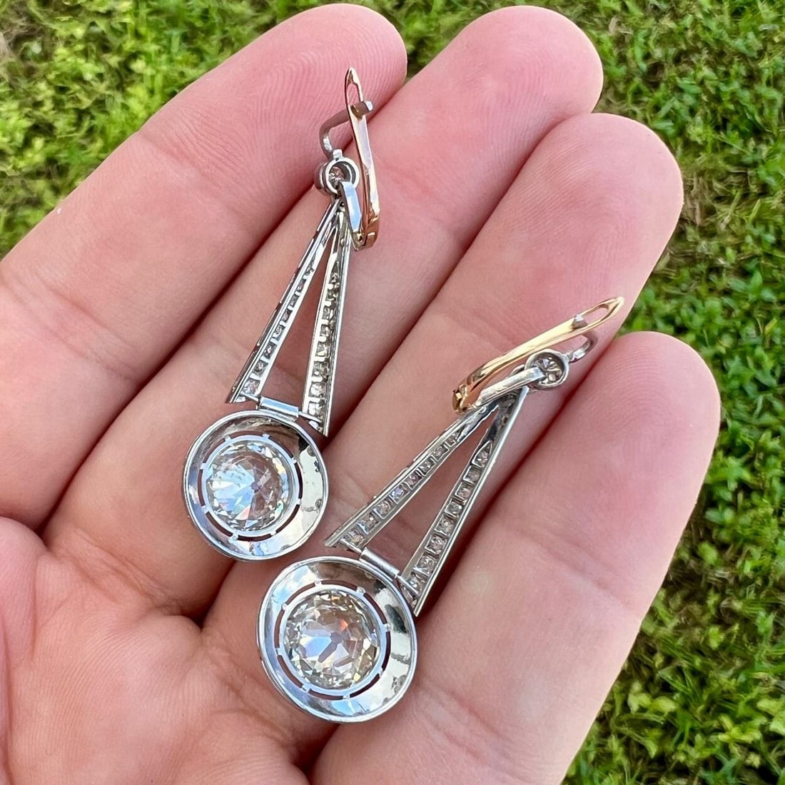 Platinum 18K Rose Gold Diamond Earrings 9g 2.42Ct 2.11Ct European-cut: Platinum 18K Rose Gold Diamond Earrings 9g 2.42Ct 2.11Ct European-cut These exquisite Platinum and 18K Rose Gold Diamond Earrings are a stunning addition to any jewelry collection. Weighing 9.0 grams,