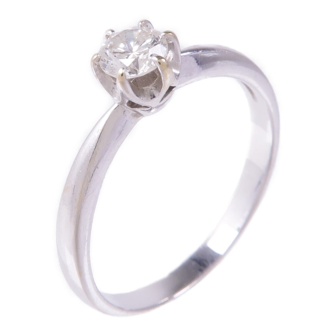 JEWELRY 18K White Gold Diamond Ring Size 7.25: JEWELRY 18K White Gold Diamond Ring Size 7.25 This exquisite diamond ring showcases a beautiful design crafted from 18K white gold, offering a stunning silver hue. The ring is adorned with dazzling di