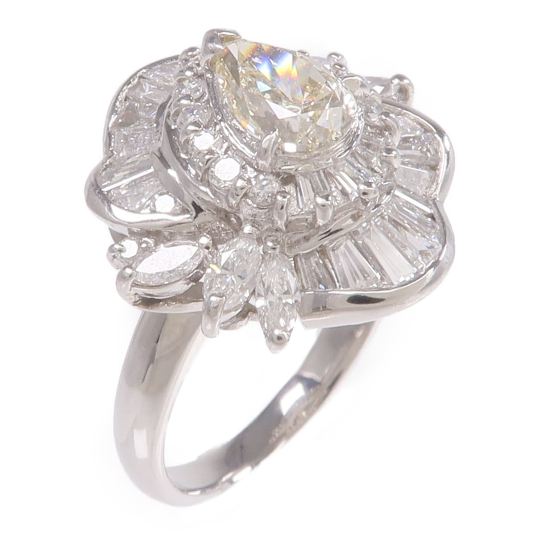 Pt900 Platinum Diamond Ring Size 5.5 JEWELRY: Pt900 Platinum Diamond Ring Size 5.5 JEWELRY This women's ring features a clear diamond set in Pt900 platinum. The ring is a size 5.5 and is designed with a classic style. It shows reasonable wear and