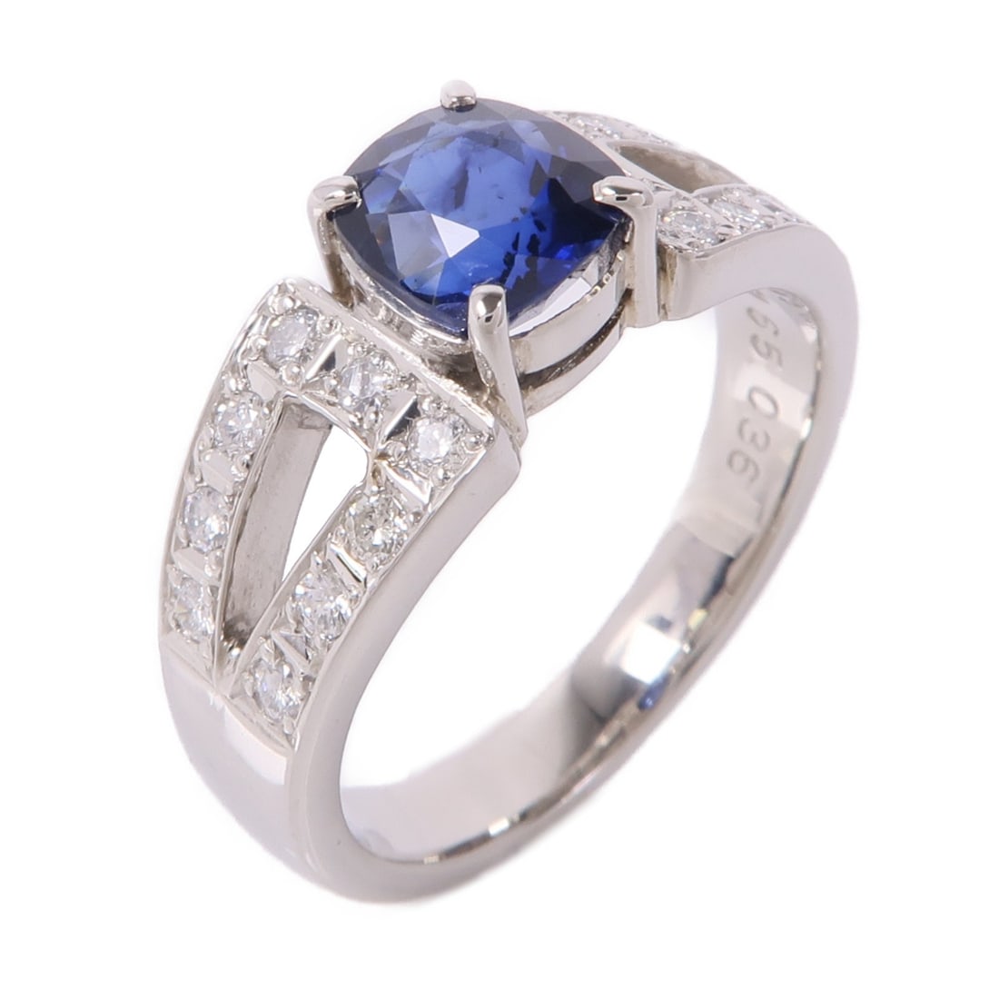 Sapphire Diamond Ring in PT900 Platinum by JEWELRY Size 8.25: Sapphire Diamond Ring in PT900 Platinum by JEWELRY Size 8.25 This exquisite ring features a stunning blue sapphire as its main stone, elegantly set in high-quality Pt900 platinum. With a size of 8.25,