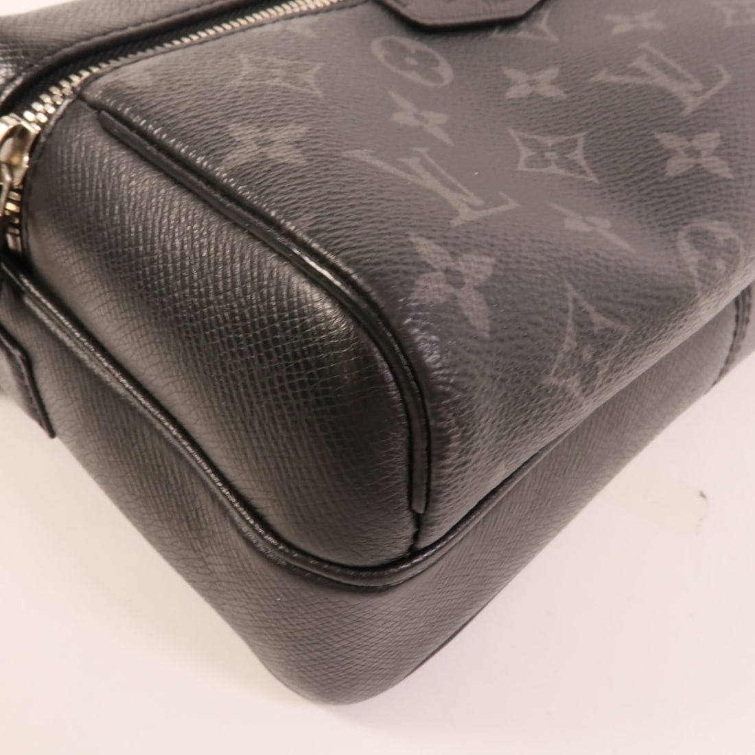 Louis Vuitton Monogram Eclipse Taiga messenger bag - 12