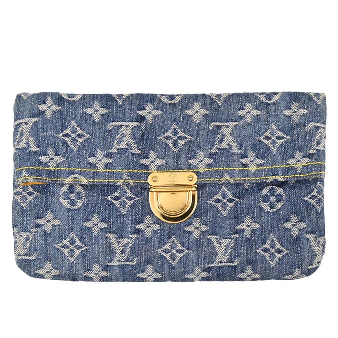 Louis Vuitton Blue Monogram Denim Pochette Plat Clutch M95007: Louis Vuitton Blue Monogram Denim Pochette Plat Clutch M95007 Presenting the Louis Vuitton Monogram Denim Pochette Plat Clutch, a chic accessory that combines style with functionality. This small clut