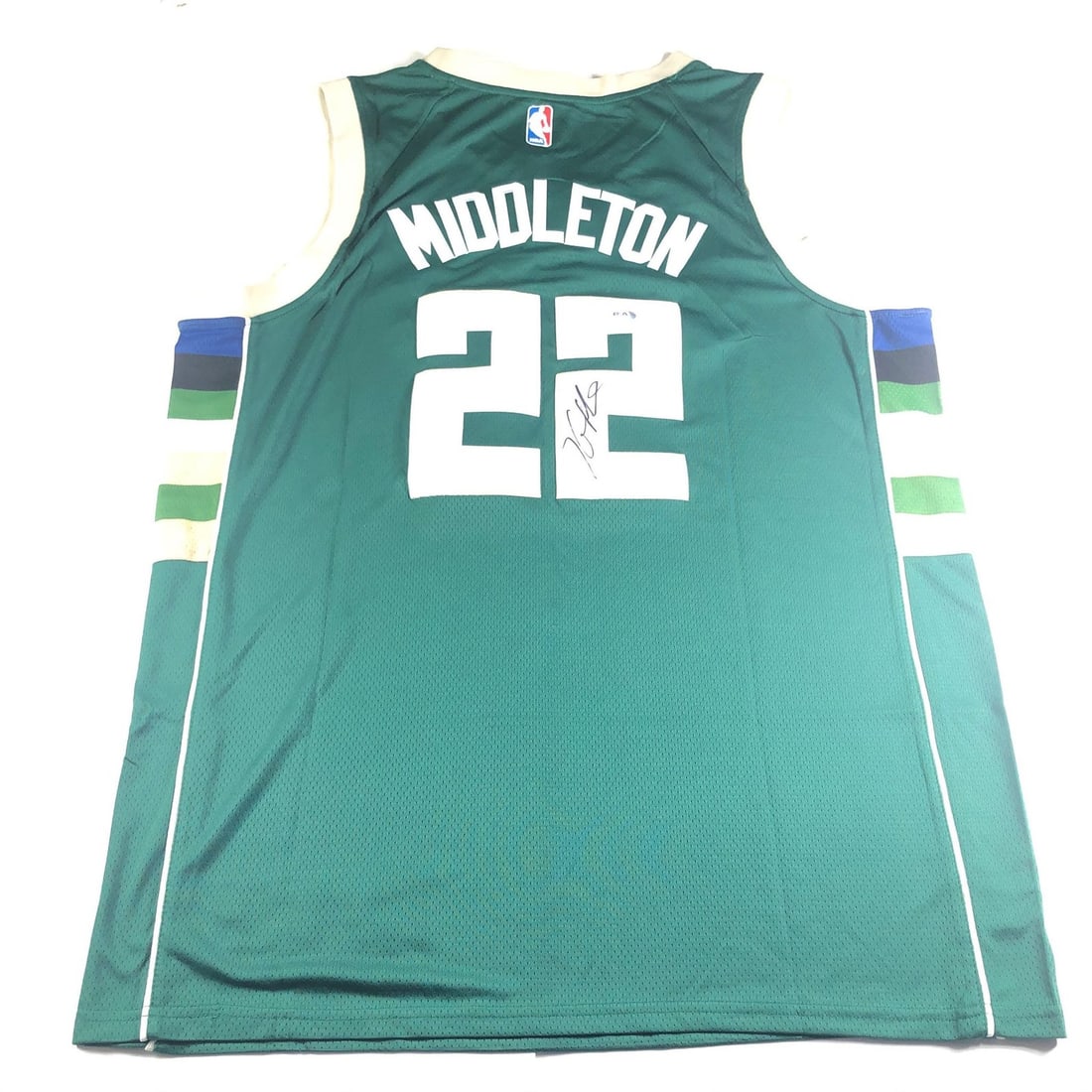 Khris Middleton Autographed Jersey PSA/DNA Milwaukee Bucks Original: Khris Middleton Autographed Jersey PSA/DNA Milwaukee Bucks Original This is an original, pre-owned stitched jersey autographed by Khris Middleton of the Milwaukee Bucks. The signature has been authent