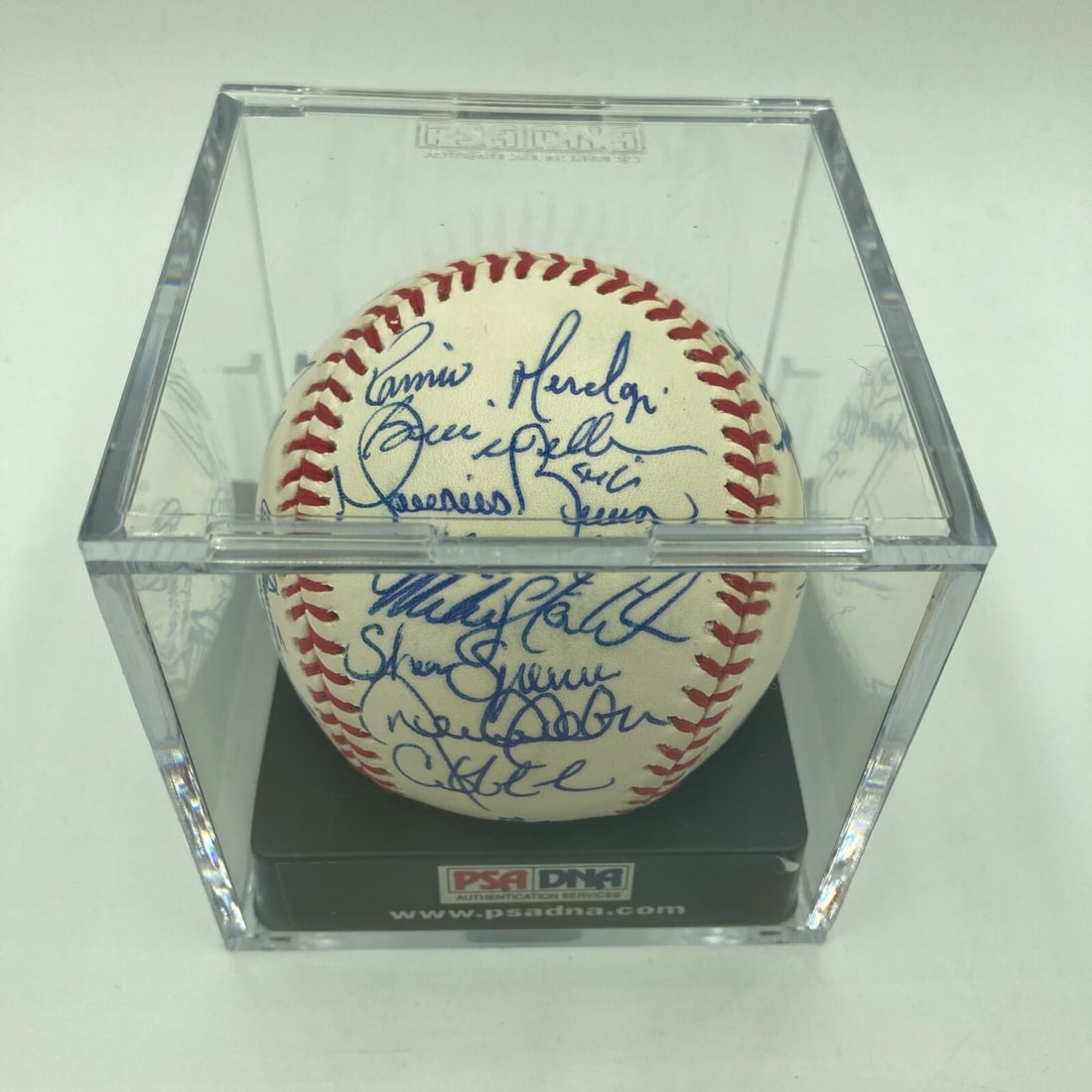 Yankees 1999 World Series Baseball Signed by Team Jeter Rivera PSA Authenticated: Yankees 1999 World Series Baseball Signed by Team Jeter Rivera PSA Authenticated This is an original 1999 New York Yankees team-signed World Series baseball featuring autographs from Derek Jeter, Mari