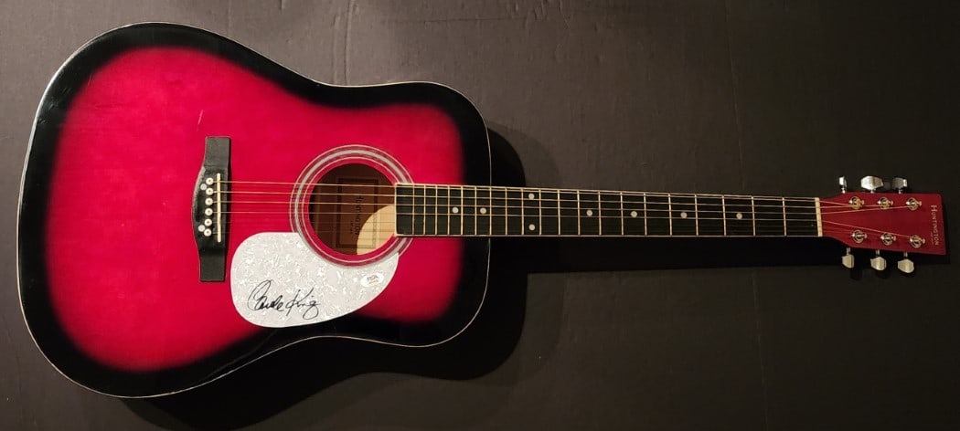 Carole King Autographed Acoustic Guitar PSA Authenticated: Carole King Autographed Acoustic Guitar PSA Authenticated This is an original autographed acoustic guitar by the legendary Carole King, a must-have for any music enthusiast. The guitar comes with