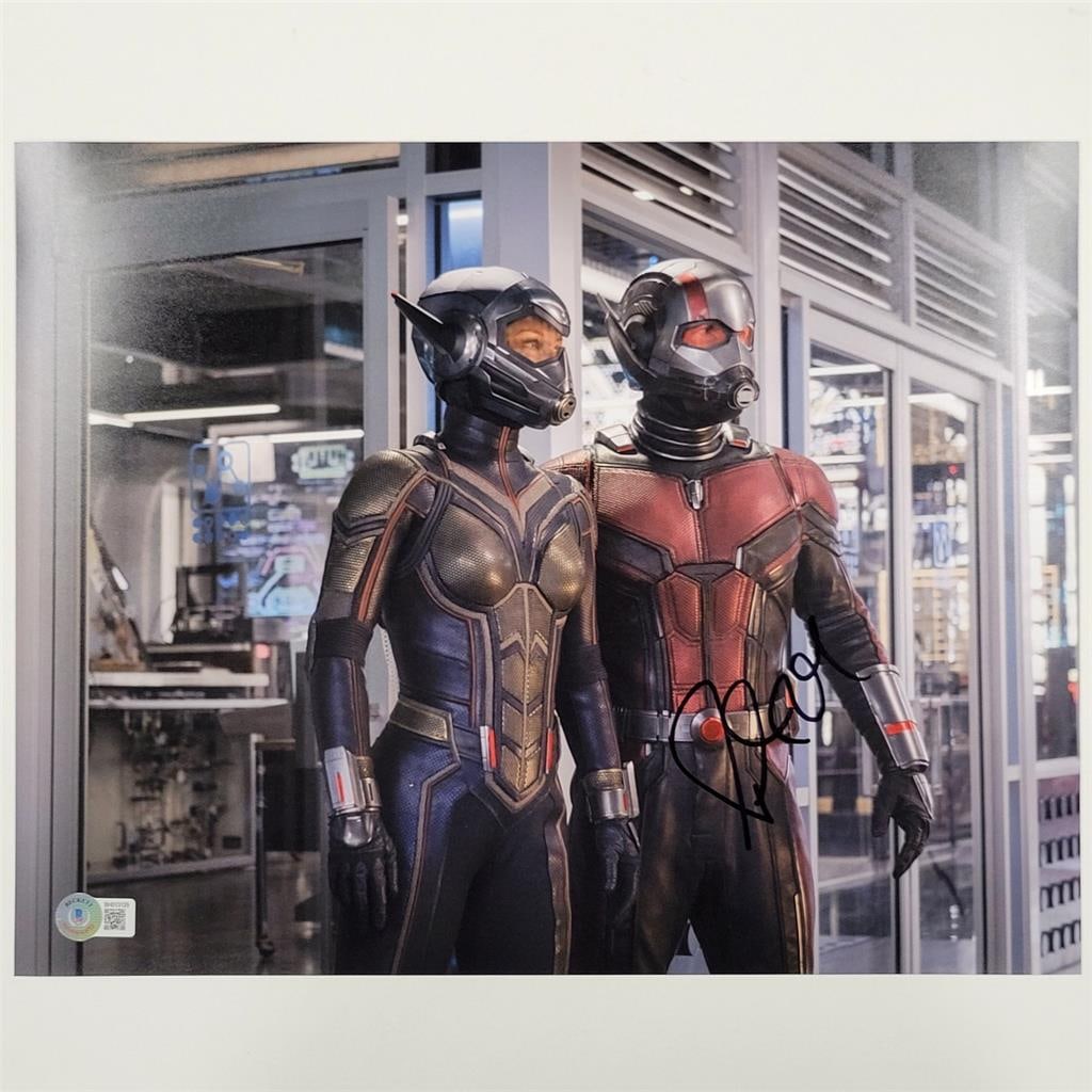 Paul Rudd Signed Ant Man 11x14 Photo Beckett Authenticated: Paul Rudd Signed Ant Man 11x14 Photo Beckett Authenticated This is an original 11x14 photograph featuring the character Ant Man, signed by actor Paul Rudd. The autograph has been authenticated by Beck
