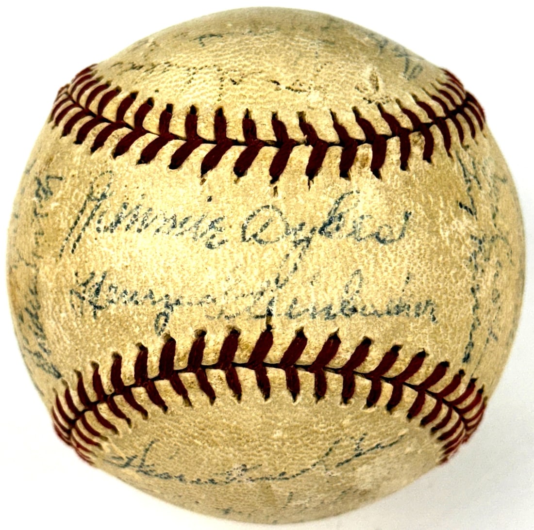 Baseball Signed by 1939 Chicago White Sox Team with BAS Beckett Authentication: Baseball Signed by 1939 Chicago White Sox Team with BAS Beckett Authentication This 1939 Chicago White Sox Team Signed Baseball is a remarkable collectible, featuring a total of 23 signatures from leg
