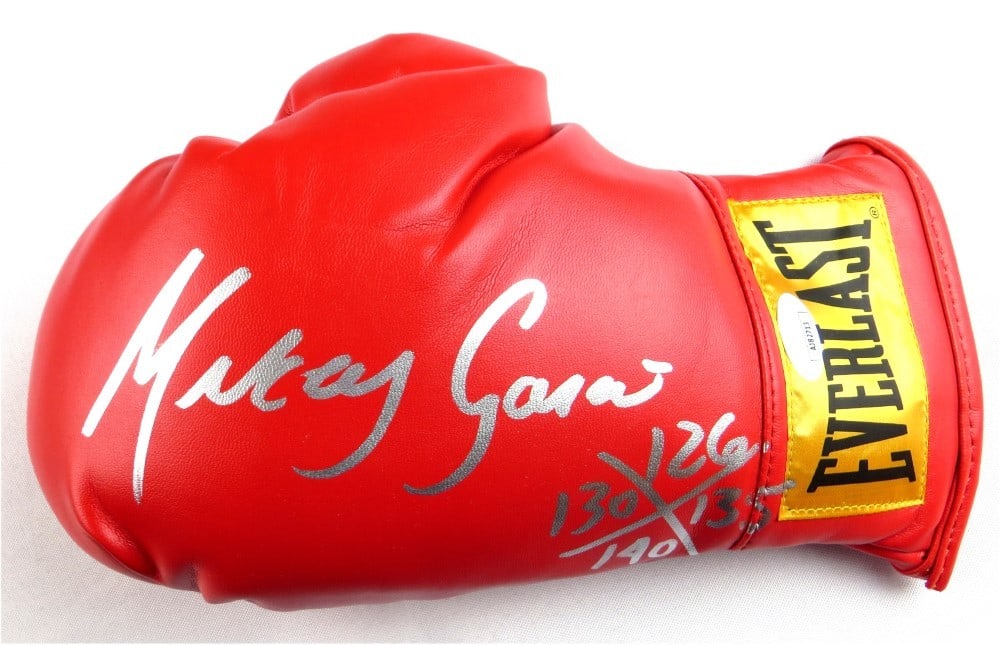 Mikey Garcia Signed Everlast Boxing Glove JSA Authenticated: Mikey Garcia Signed Everlast Boxing Glove JSA Authenticated This is an original autographed boxing glove by Mikey Garcia, a renowned champion in the sport. The glove is an Everlast model and comes wit