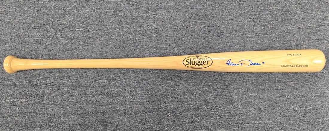 Louisville Slugger Bat autographed by Jarren Duran JSA authenticated Boston Red Sox: Louisville Slugger Bat autographed by Jarren Duran JSA authenticated Boston Red Sox This is a pre-owned Louisville Slugger baseball bat autographed by Jarren Duran of the Boston Red Sox. The signature