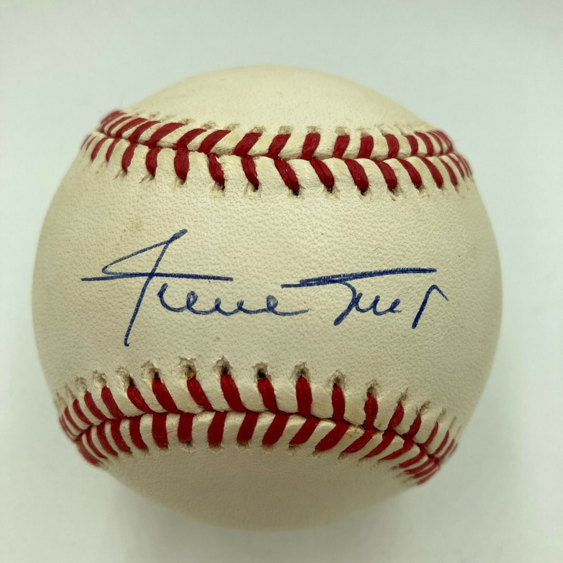 Willie Mays Signed National League Baseball PSA DNA Graded MINT 9: Willie Mays Signed National League Baseball PSA DNA Graded MINT 9 This collectible features a beautiful Willie Mays signed National League baseball, authenticated by Professional Sports Authenticator 
