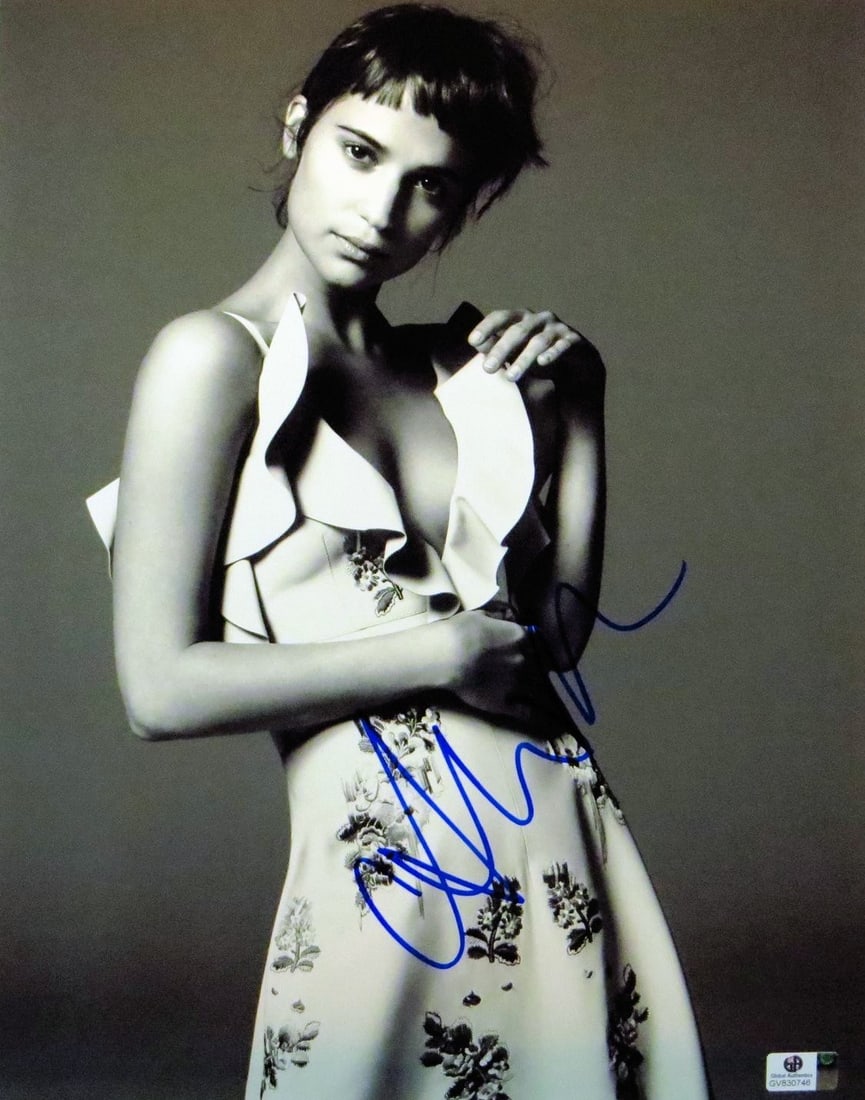 Alicia Vikander Signed 11x14 Photo The Danish Girl GAI Authenticated: Alicia Vikander Signed 11x14 Photo The Danish Girl GAI Authenticated This 11x14 photograph features Alicia Vikander in her acclaimed role from 'The Danish Girl', beautifully signed by the actress hers