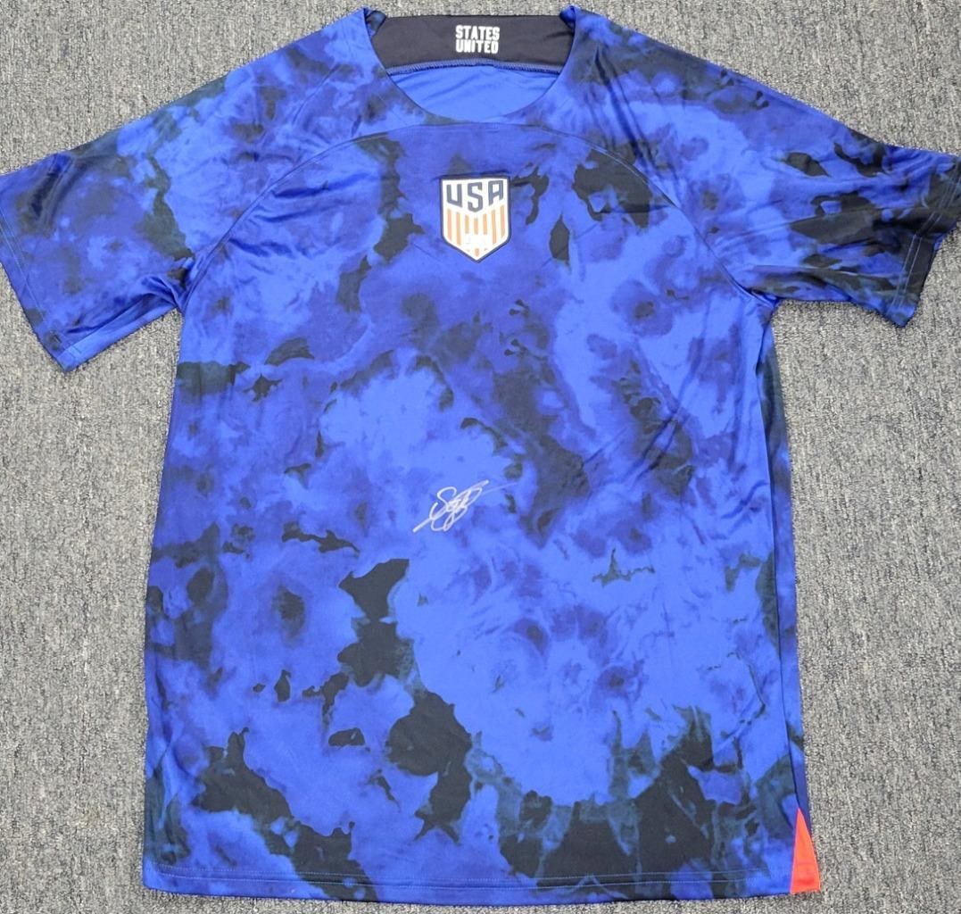 Sergino Dest Signed Team USA Soccer Jersey with Beckett Authentication: Sergino Dest Signed Team USA Soccer Jersey with Beckett Authentication This signed Team USA USMNT jersey features the autograph of soccer player Sergino Dest and comes with authentication from Beckett