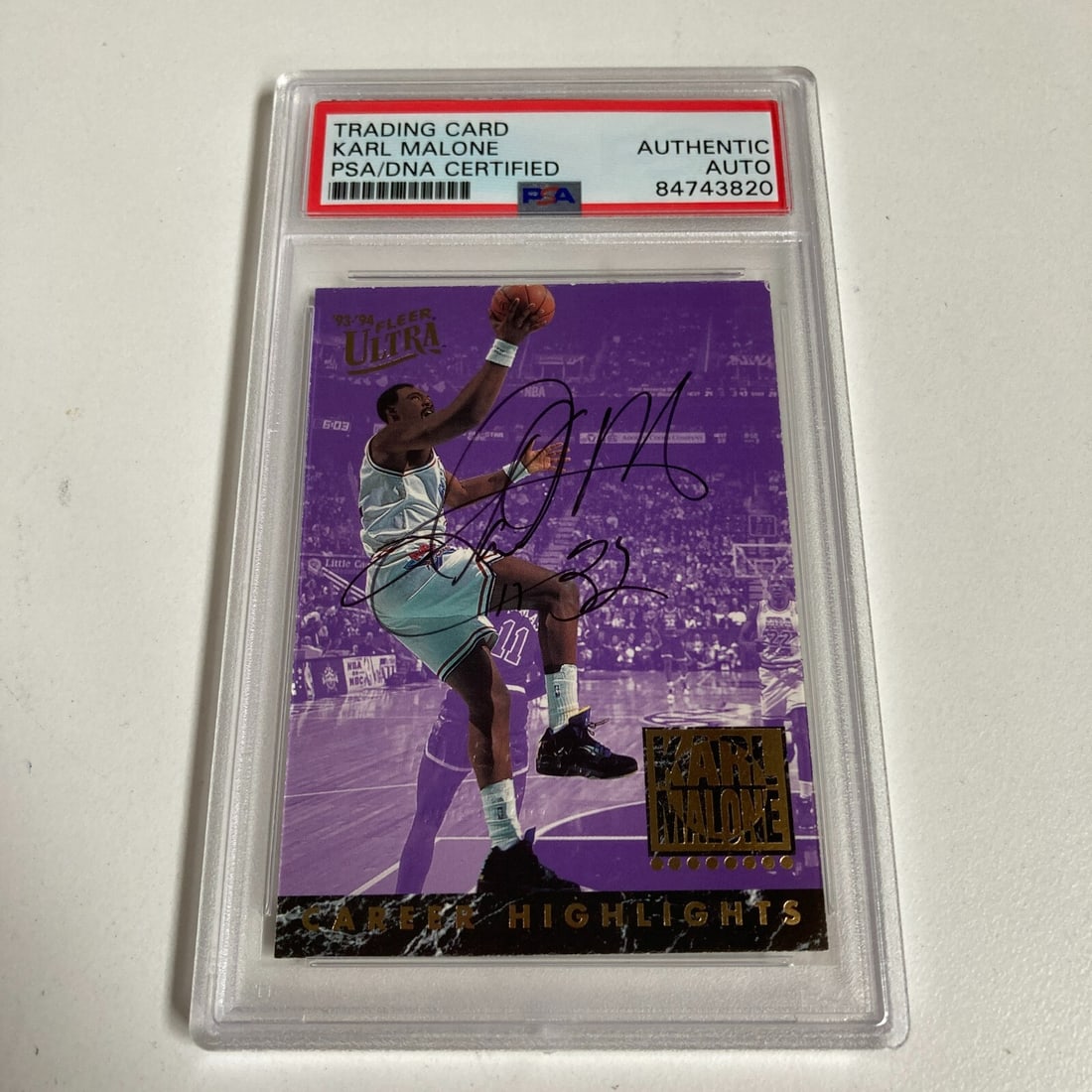 1993-94 Fleer Karl Malone Signed Promo Card PSA Authenticated RARE: 1993-94 Fleer Karl Malone Signed Promo Card PSA Authenticated RARE This 1993-94 Fleer Karl Malone Signed Promo Card is a rare collectible that celebrates the legendary basketball player. The card feat