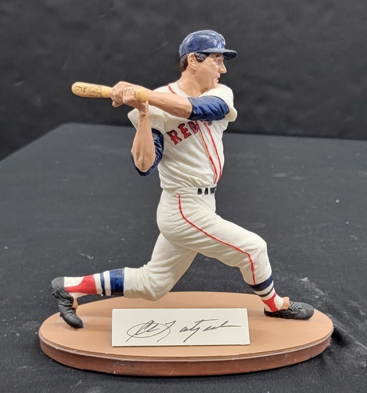 Carl Yastrzemski Signed Statue Boston Red Sox Authentic Collectible: Carl Yastrzemski Signed Statue Boston Red Sox Authentic Collectible This is a highly collectible statue of Carl Yastrzemski, a legendary player for the Boston Red Sox. The figurine is an original piec