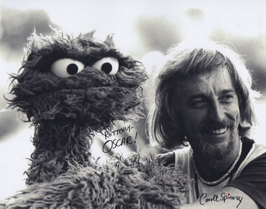 Caroll Spinney Signed 11x14 Photo Oscar JSA Authenticated: Caroll Spinney Signed 11x14 Photo Oscar JSA Authenticated This is an original 11x14 photograph signed by Caroll Spinney, the beloved performer known for his role as Oscar the Grouch on Sesame Street. 