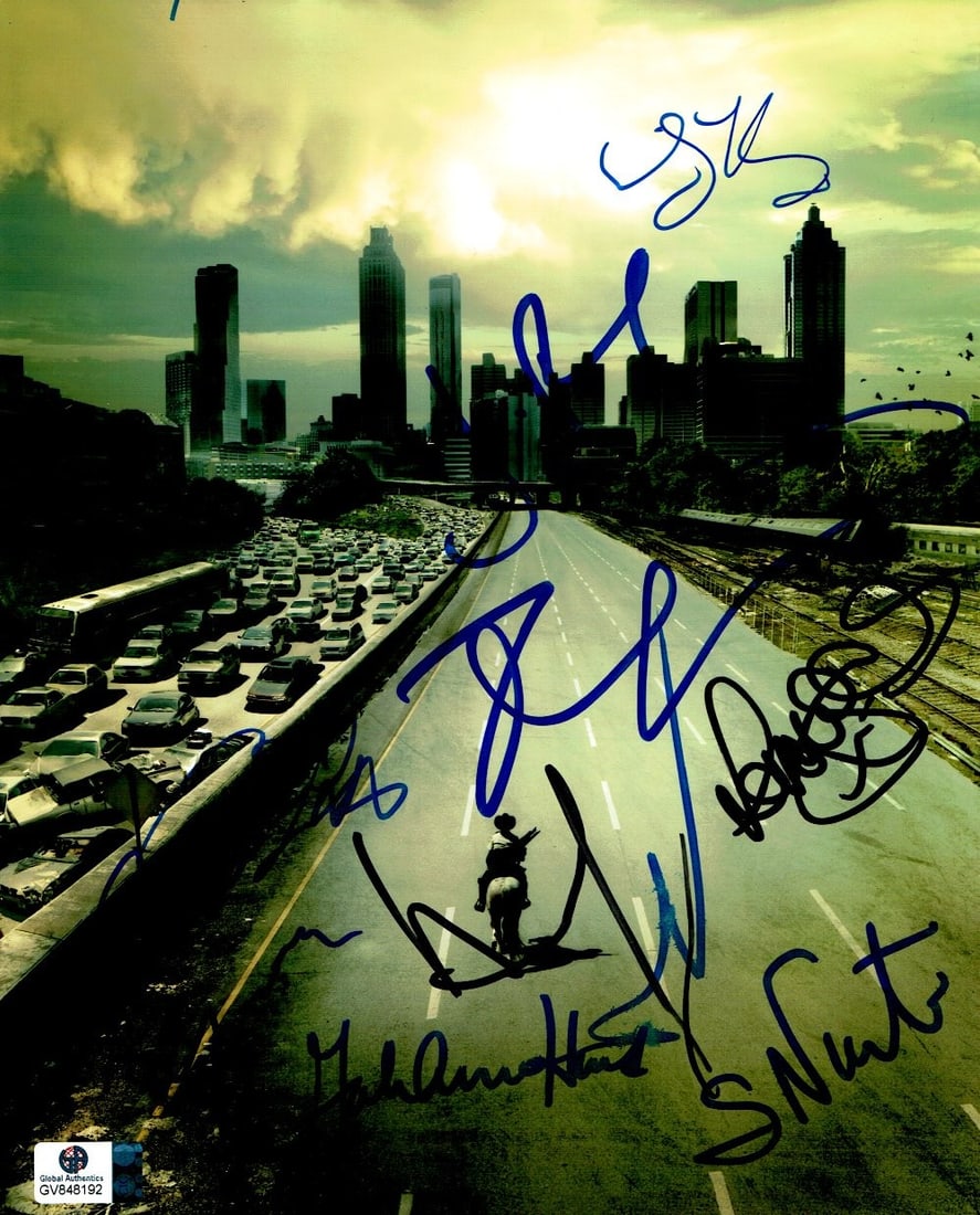 Walking Dead 8x10 Photo Signed by 9 Cast and Crew Global Authentics (1 of 2)