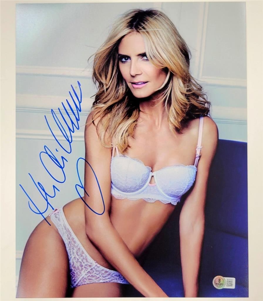 Heidi Klum Signed 11x14 Photo Victoria's Secret Beckett Authenticated: Heidi Klum Signed 11x14 Photo Victoria's Secret Beckett Authenticated This original 11x14 photograph features the iconic Heidi Klum, renowned model from the Victoria's Secret brand. The photograph has