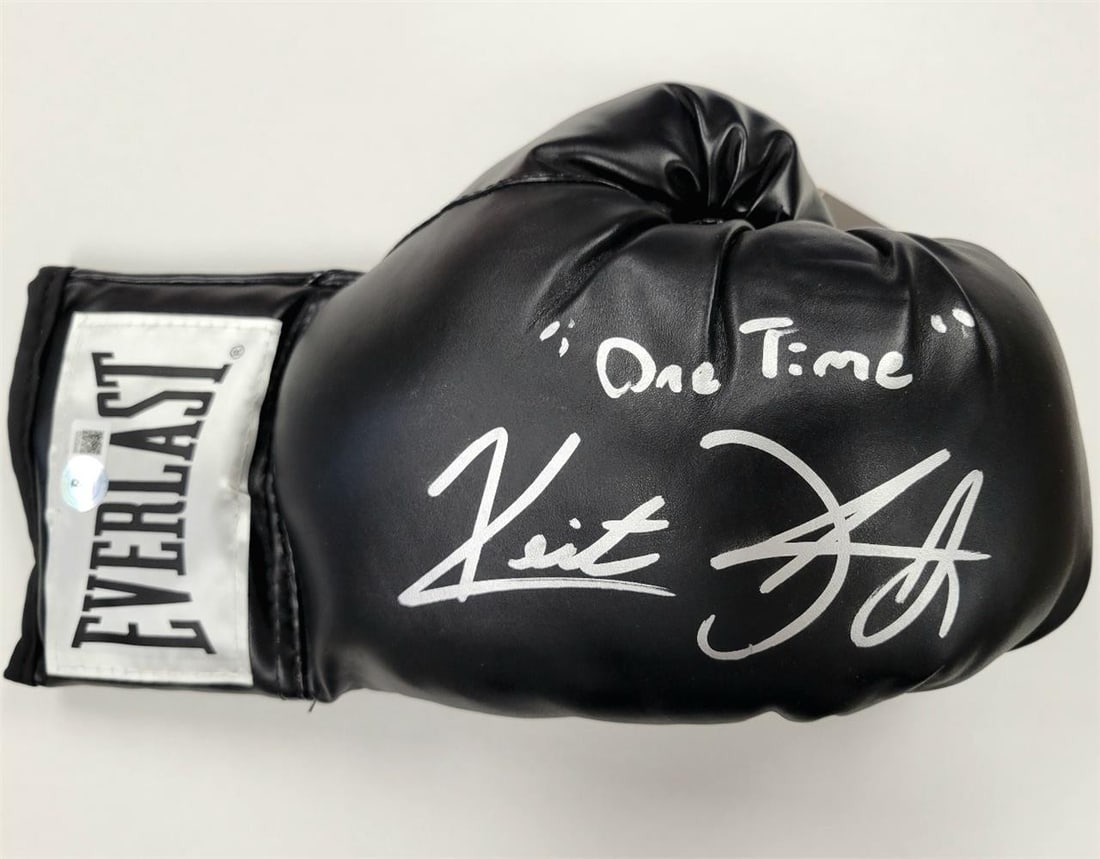 Everlast Boxing Glove Signed by Keith Thurman Beckett Authenticated (1 of 4)
