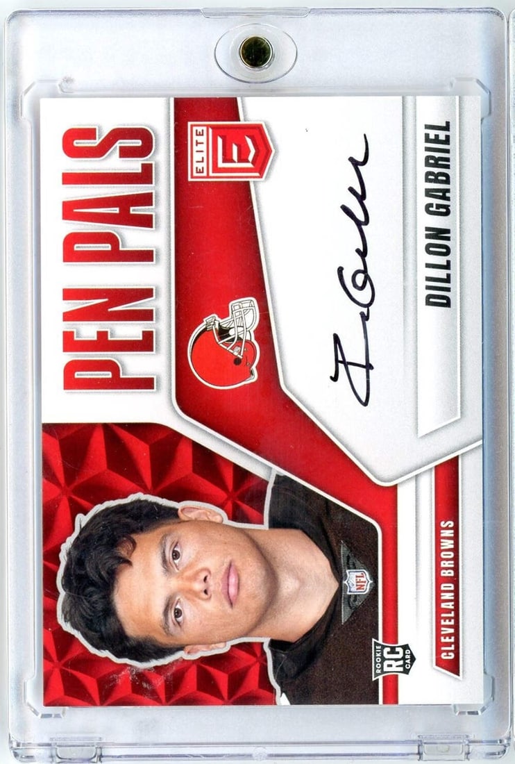 2025 Donruss Elite Pen Pals Dillon Gabriel Rookie Auto Card NFL: 2025 Donruss Elite Pen Pals Dillon Gabriel Rookie Auto Card NFL Introducing the 2025 Donruss Elite Pen Pals Dillon Gabriel #PPDGA Auto Rookie RC Football Card. This authentic collectible features the 