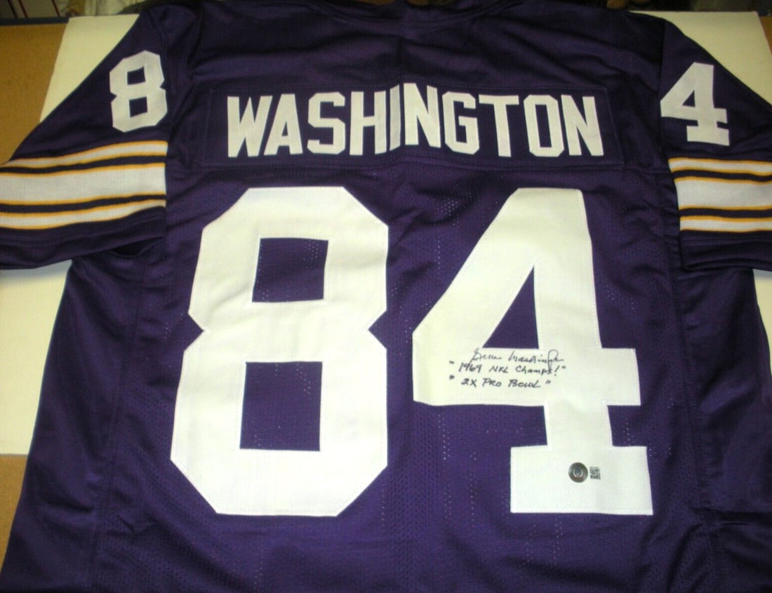 Gene Washington Autographed Minnesota Vikings 1969 Champions Jersey with Beckett COA: Gene Washington Autographed Minnesota Vikings 1969 Champions Jersey with Beckett COA This is a pre-owned Minnesota Vikings jersey signed by Gene Washington, commemorating the 1969 NFL Championship tea
