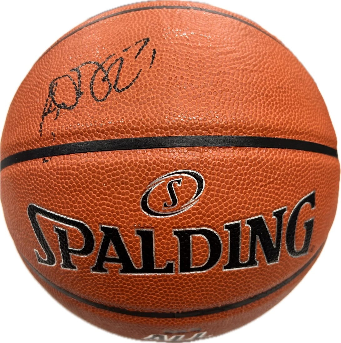Draymond Green Autographed Spalding Basketball PSA/DNA Certified: Draymond Green Autographed Spalding Basketball PSA/DNA Certified For basketball enthusiasts and collectors, this is an original Spalding Basketball signed by Draymond Green, the renowned triple double