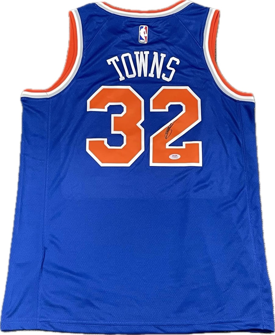 Karl-Anthony Towns Autographed Jersey New York Knicks PSA/DNA: Karl-Anthony Towns Autographed Jersey New York Knicks PSA/DNA This is a pre-owned jersey personally signed by Karl-Anthony Towns, a standout player for the New York Knicks. The authenticity of the sig