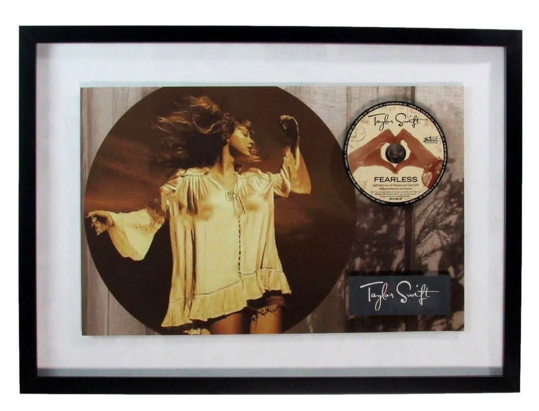 Taylor Swift Framed UNSIGNED CD Cover & Photo Collage 22x16: Taylor Swift Framed UNSIGNED CD Cover & Photo Collage 22x16 This offering features a Taylor Swift unsigned CD cover beautifully presented with a photo collage and the actual Fearless CD, all framed to
