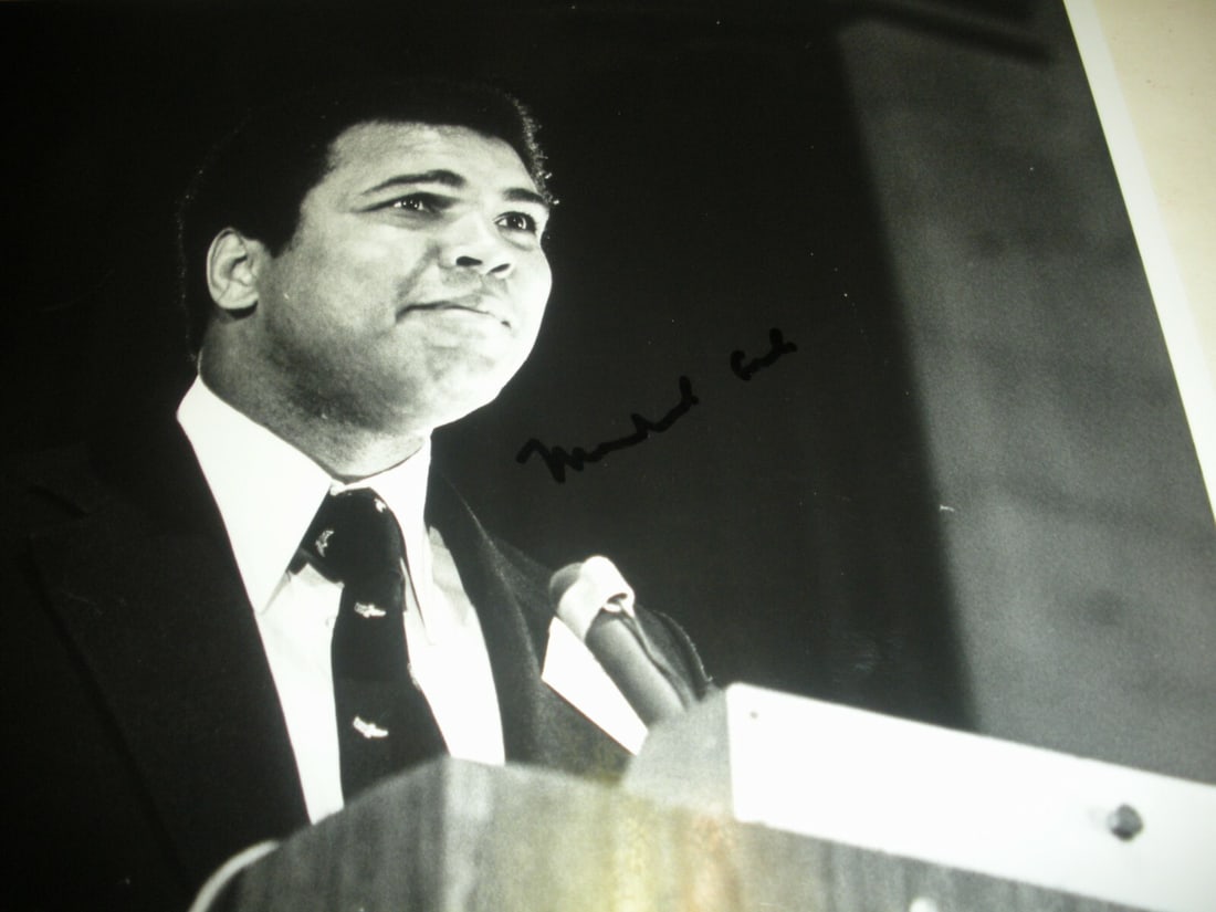 Signed Muhammad Ali 8x10 Boxing Photograph With Certificate of Authenticity (1 of 2)