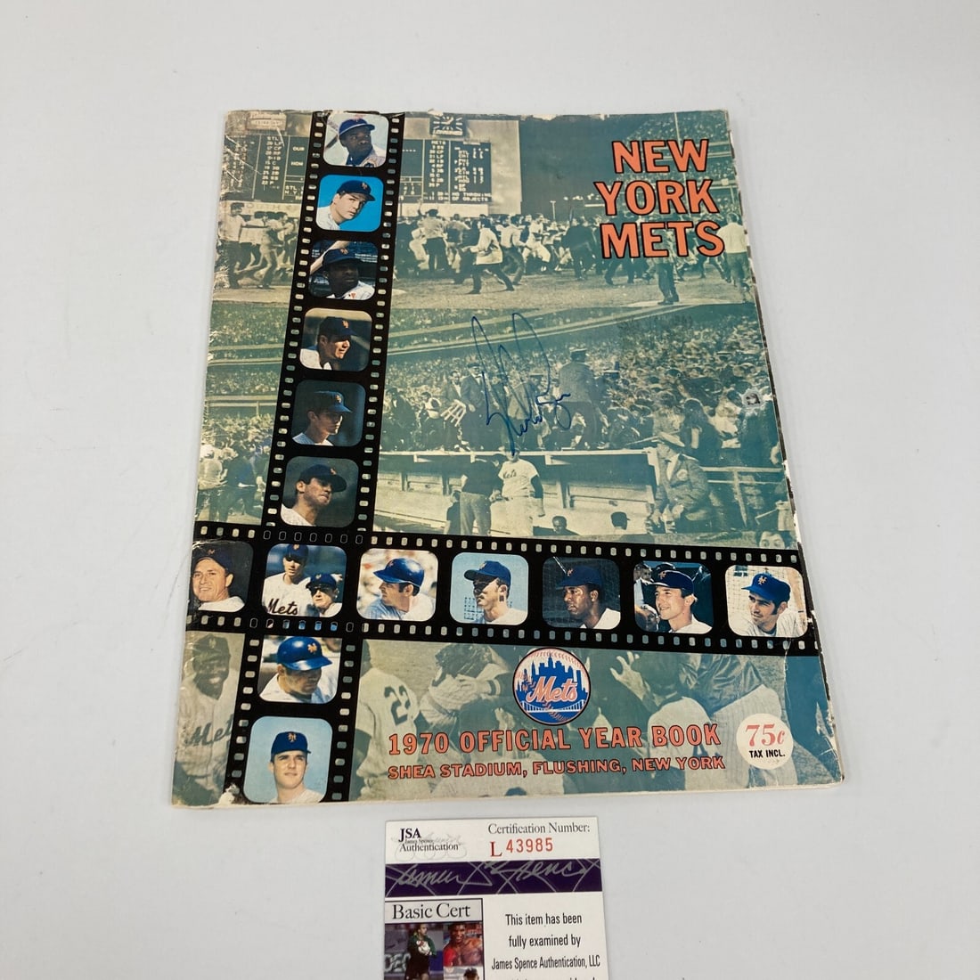 Nolan Ryan 1970 New York Mets Yearbook Signed JSA COA: Nolan Ryan 1970 New York Mets Yearbook Signed JSA COA This is an original 1970 New York Mets Official Yearbook, signed by baseball legend Nolan Ryan. The item comes with a James Spence Authentication 