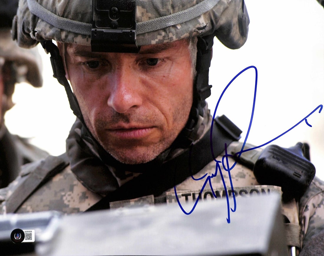 Guy Pearce Signed 11x14 Photo The Hurt Locker Staff Sgt William James Beckett Auth: Guy Pearce Signed 11x14 Photo The Hurt Locker Staff Sgt William James Beckett Auth This 11x14 color photograph features Guy Pearce as Staff Sergeant William James from the movie The Hurt Locker. The p