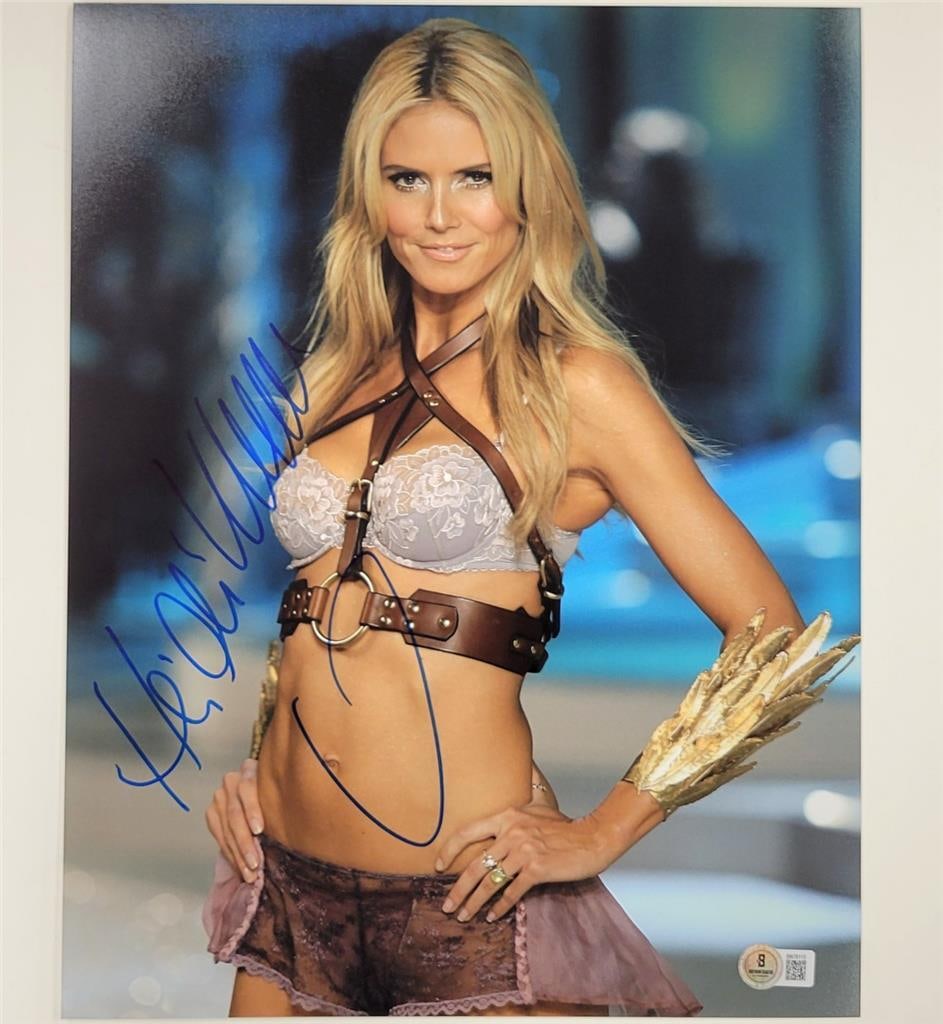 Heidi Klum Autographed 11x14 Victoria's Secret Photo Beckett Certified: Heidi Klum Autographed 11x14 Victoria's Secret Photo Beckett Certified This stunning 11x14 photograph features the iconic Heidi Klum, celebrated model from Victoria's Secret. The photo is an original 