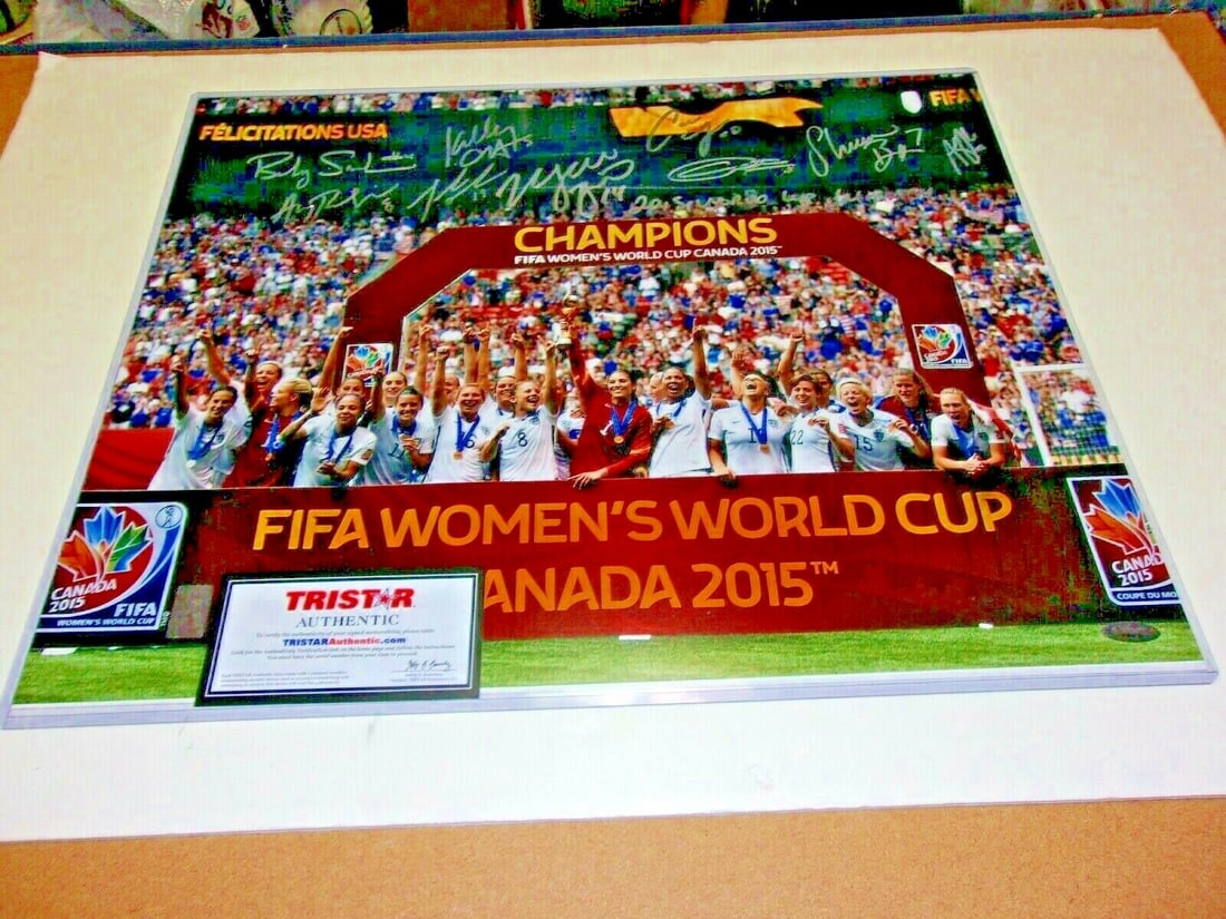 Team USA 2015 World Cup Champions Signed 16x20 Soccer Photo With Nine Autographs (1 of 2)