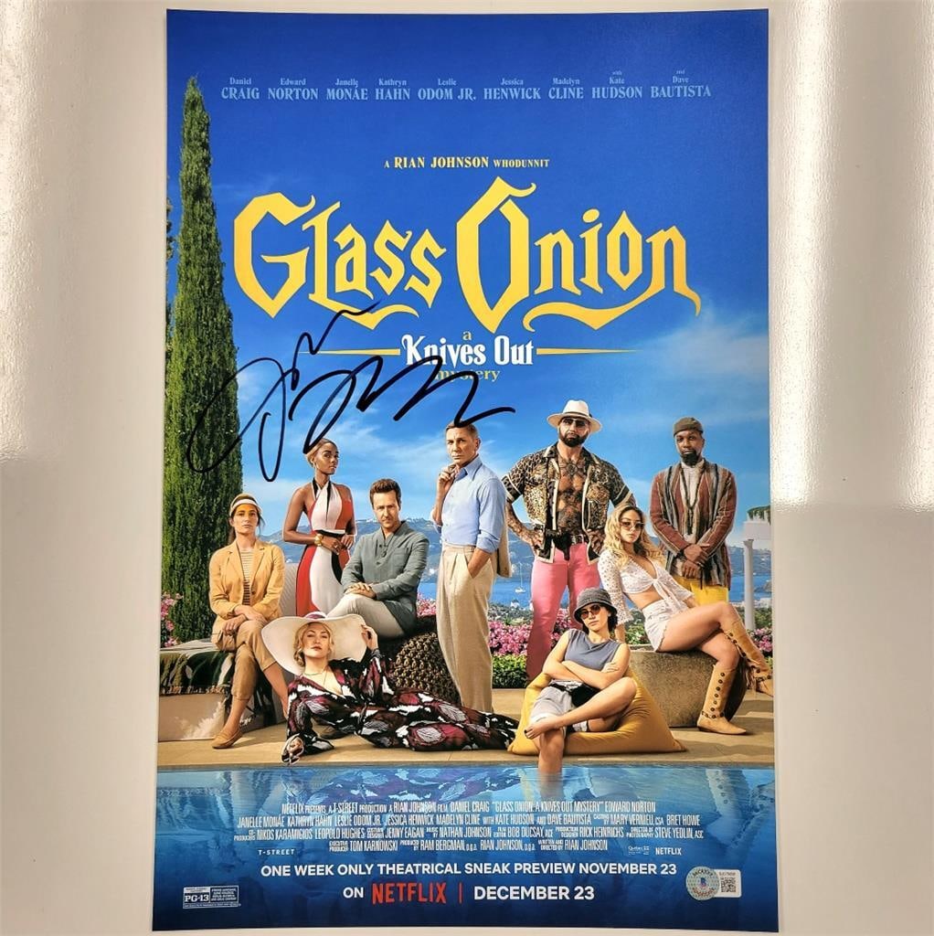 Janelle Monae Signed Glass Onion 12x18 Photo Beckett Authenticated: Janelle Monae Signed Glass Onion 12x18 Photo Beckett Authenticated This original 12x18 photograph poster features an autograph from Janelle Monae, renowned for her role in the movie 'Glass Onion.' The