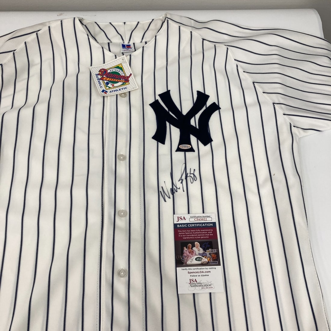 Wade Boggs Signed New York Yankees Russell Jersey with JSA COA: Wade Boggs Signed New York Yankees Russell Jersey with JSA COA Celebrate the legacy of baseball legend Wade Boggs with this authentic New York Yankees jersey. This Russell jersey is not just a piece o
