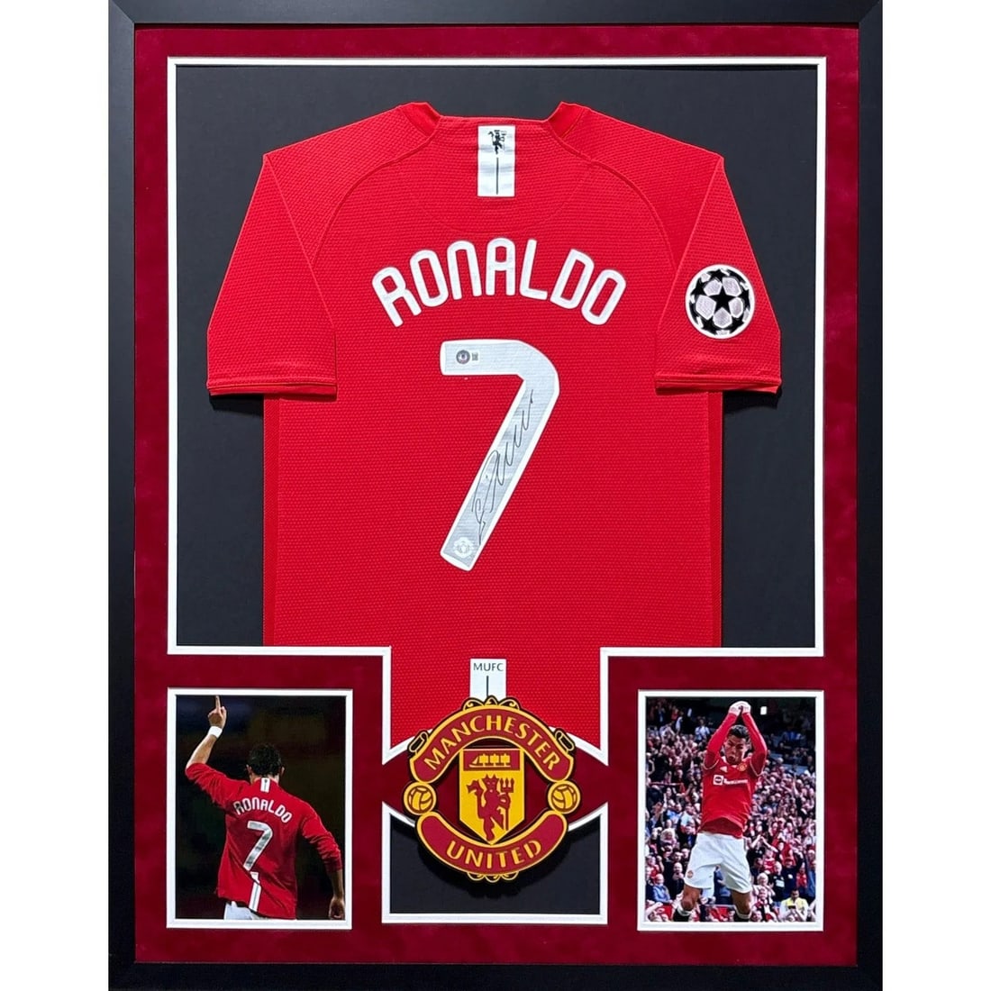 Framed Manchester United Cristiano Ronaldo Signed Jersey with Beckett Authentication (1 of 2)