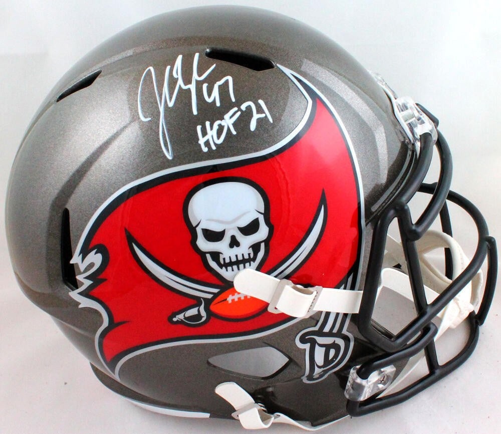 John Lynch Signed Tampa Bay Buccaneers Full Size Helmet Beckett Authenticated: John Lynch Signed Tampa Bay Buccaneers Full Size Helmet Beckett Authenticated This is an original full-size speed helmet signed by John Lynch, a renowned player from the Tampa Bay Buccaneers. The helm