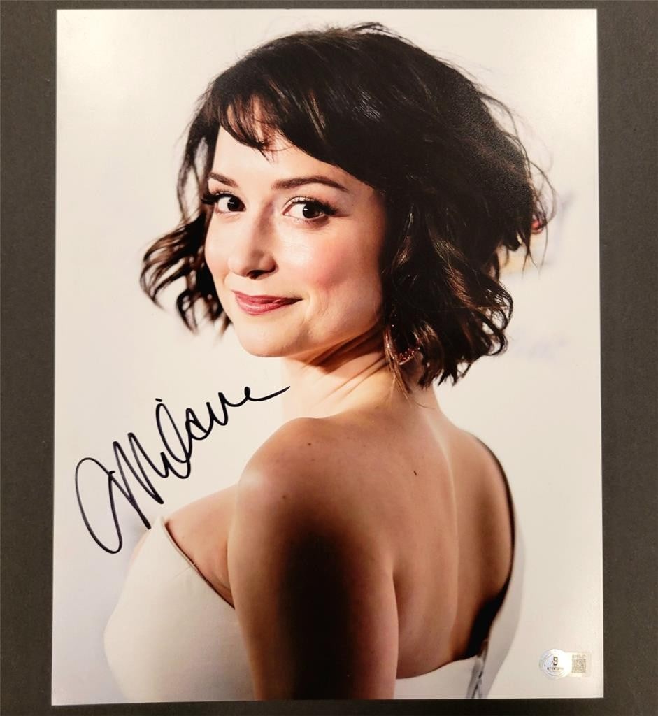 Milana Vayntrub autographed 11x14 photograph authenticated by Beckett: Milana Vayntrub autographed 11x14 photograph authenticated by Beckett This is an original 11x14 photo signed by actress Milana Vayntrub. The autograph is authenticated by Beckett Authentication Servic