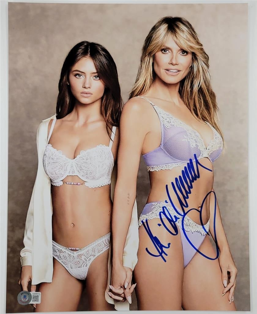 Heidi Klum Signed 11x14 Sports Illustrated Photo Beckett Authenticated: Heidi Klum Signed 11x14 Sports Illustrated Photo Beckett Authenticated This stunning 11x14 photograph features the iconic model Heidi Klum, who is renowned for her work as a Sports Illustrated model. 