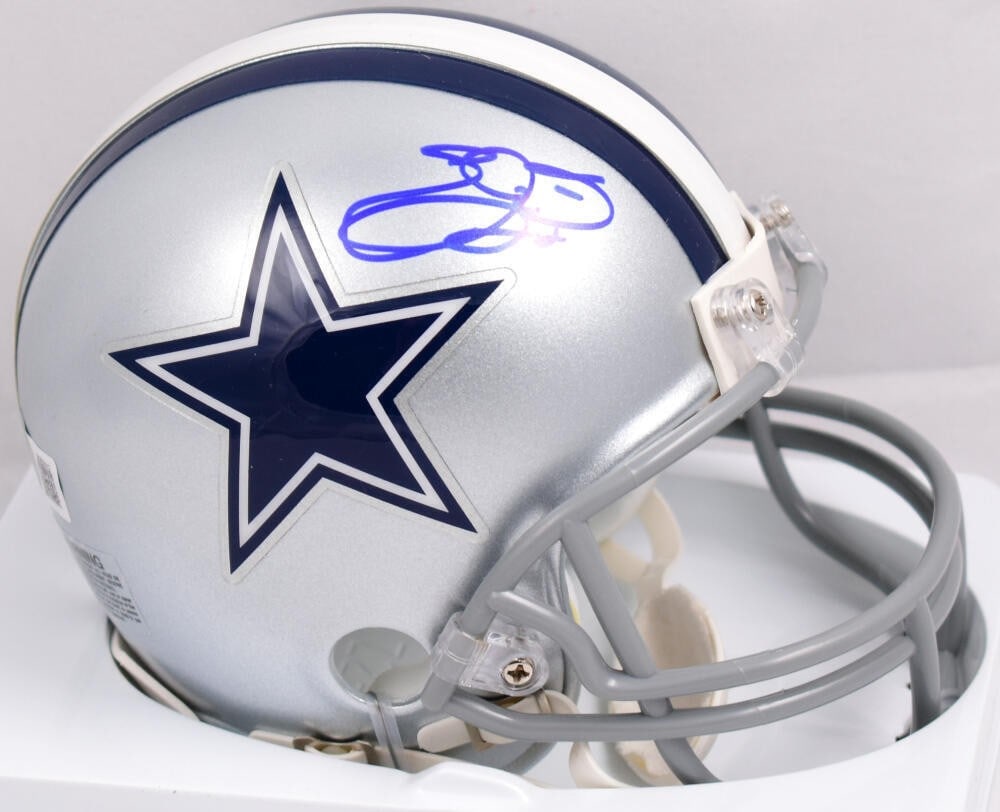 Emmitt Smith Signed Dallas Cowboys Mini Helmet Beckett Authenticated: Emmitt Smith Signed Dallas Cowboys Mini Helmet Beckett Authenticated This collectible mini helmet is autographed by legendary NFL player Emmitt Smith, showcasing his signature proudly. The helmet repr