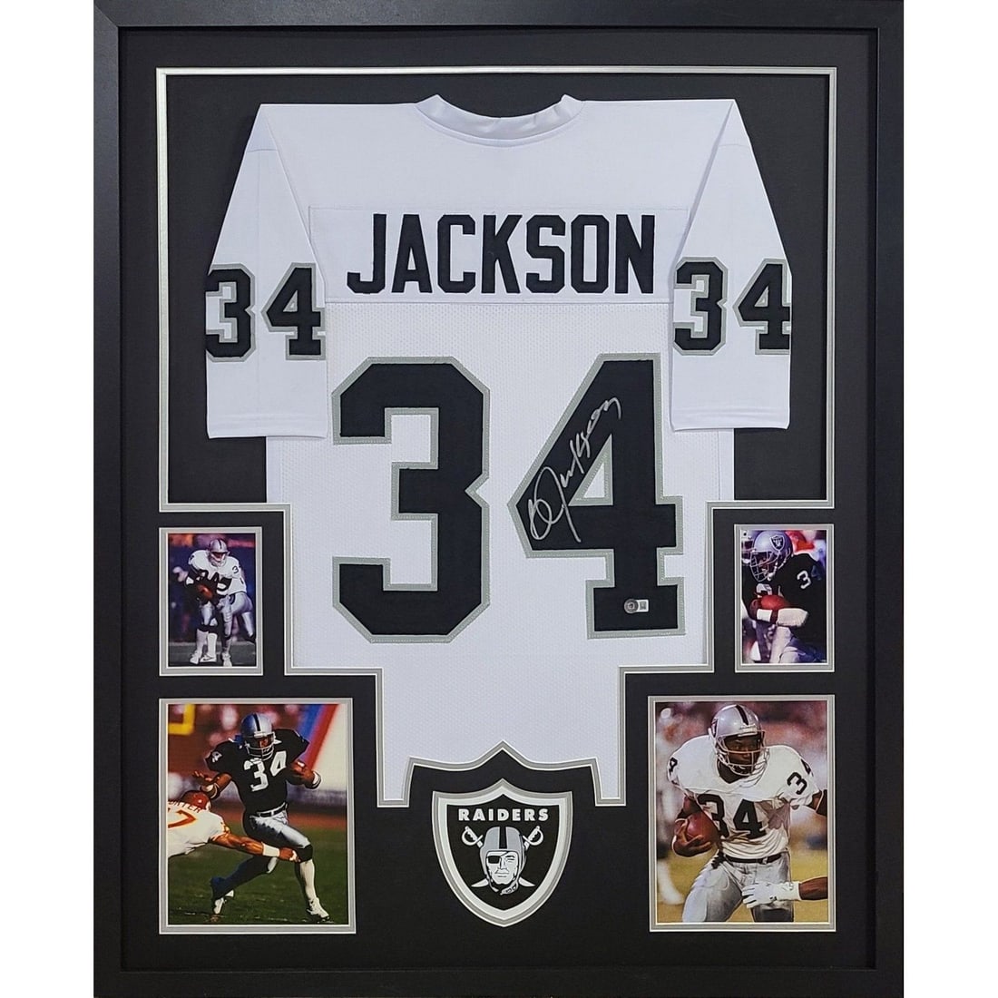 Bo Jackson Signed Framed Jersey Beckett Authenticated Raiders 42x34: Bo Jackson Signed Framed Jersey Beckett Authenticated Raiders 42x34 This remarkable framed jersey features the iconic Bo Jackson, a celebrated player of the Raiders. Authenticated by Beckett, a leader