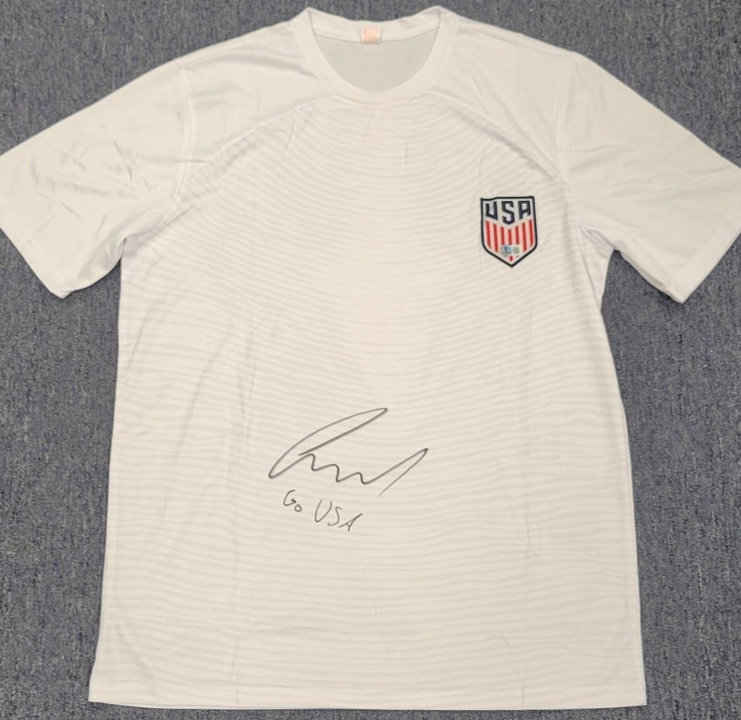 Giovanni Reyna Signed Go USA USMNT Jersey Beckett BAS Certified: Giovanni Reyna Signed Go USA USMNT Jersey Beckett BAS Certified Celebrate your support for the US Men's National Team with this signed Gio Giovanni Reyna 'Go USA!' jersey. This original jersey is auth