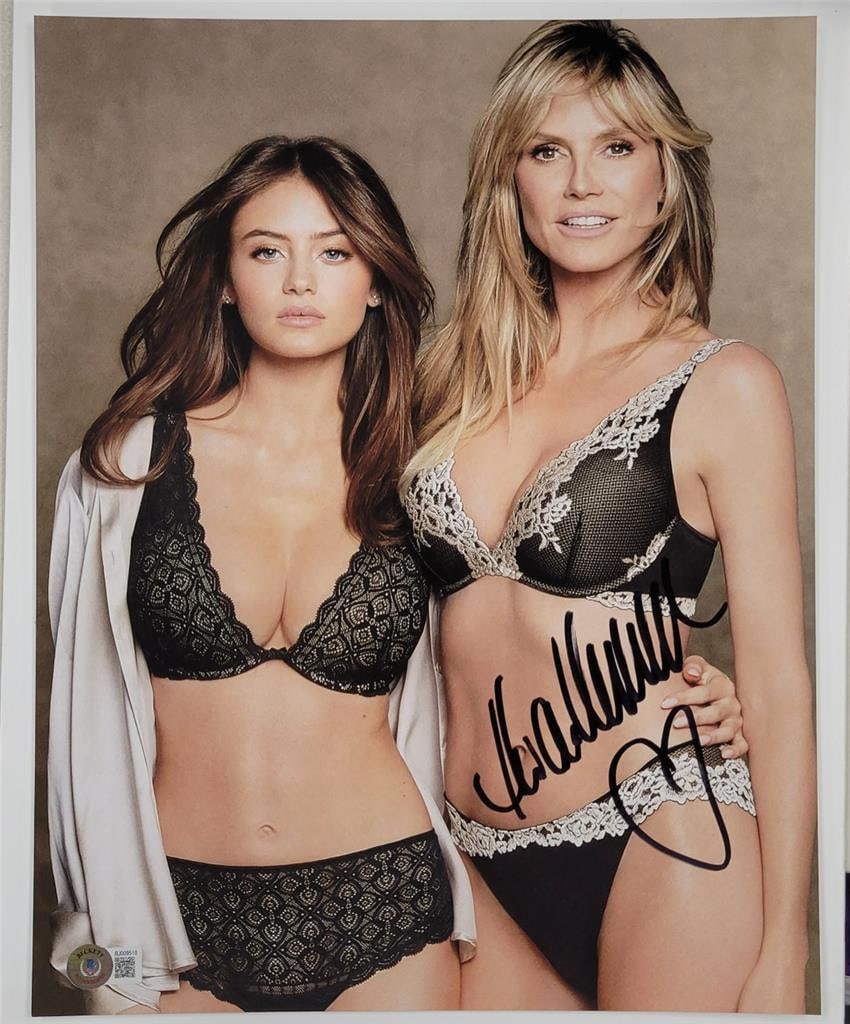 Heidi Klum Autographed 11x14 Photo Sports Illustrated Beckett Certified: Heidi Klum Autographed 11x14 Photo Sports Illustrated Beckett Certified This is an original 11x14 photograph featuring Heidi Klum, renowned Sports Illustrated model, with an authentic autograph verifi